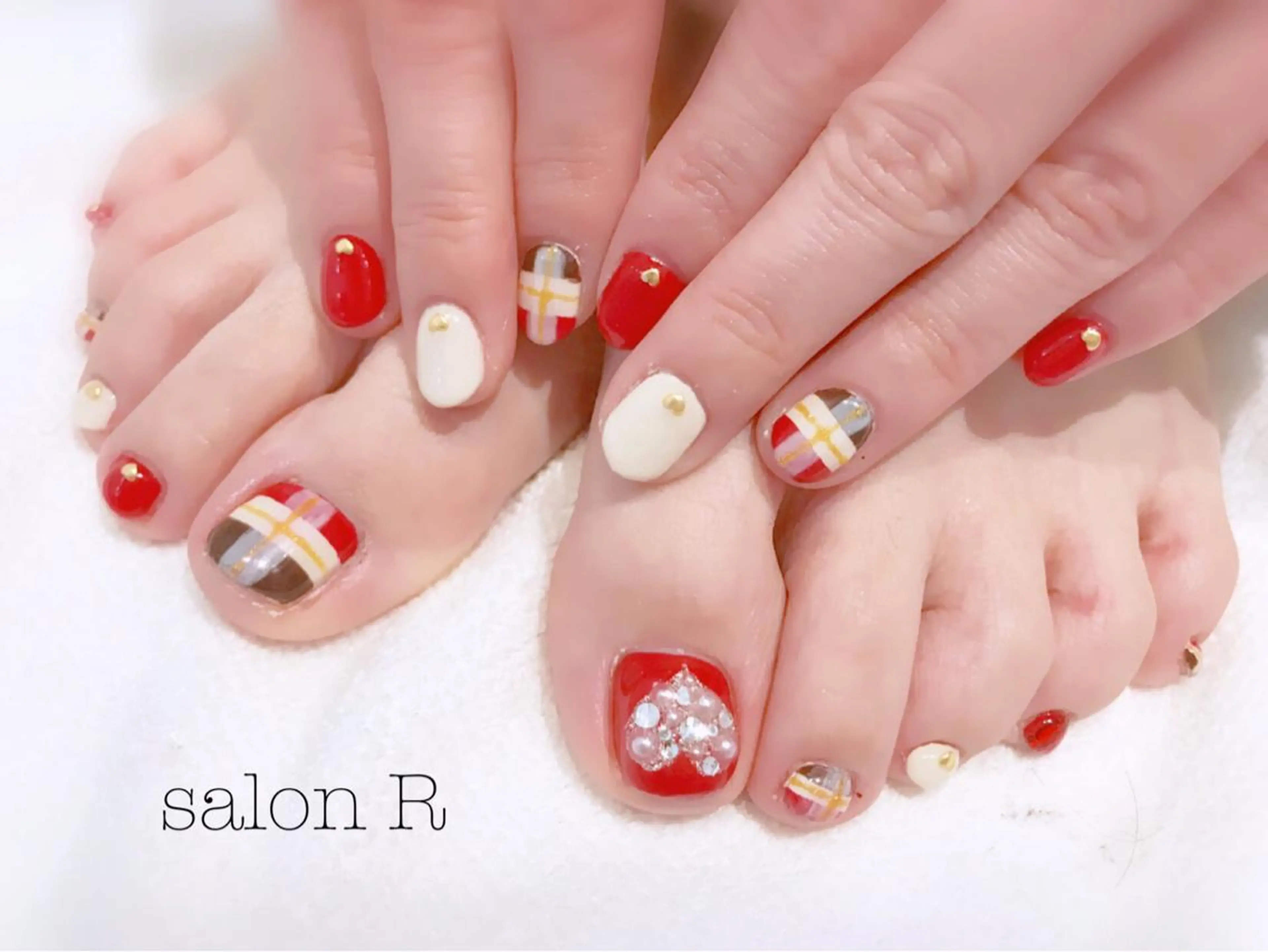 ネイル フットネイル おそろいネイル フットネイル Re Pearl～コーディネートサロン～ 市駅前店所属・NARUMI HYODOのネイルデザイン