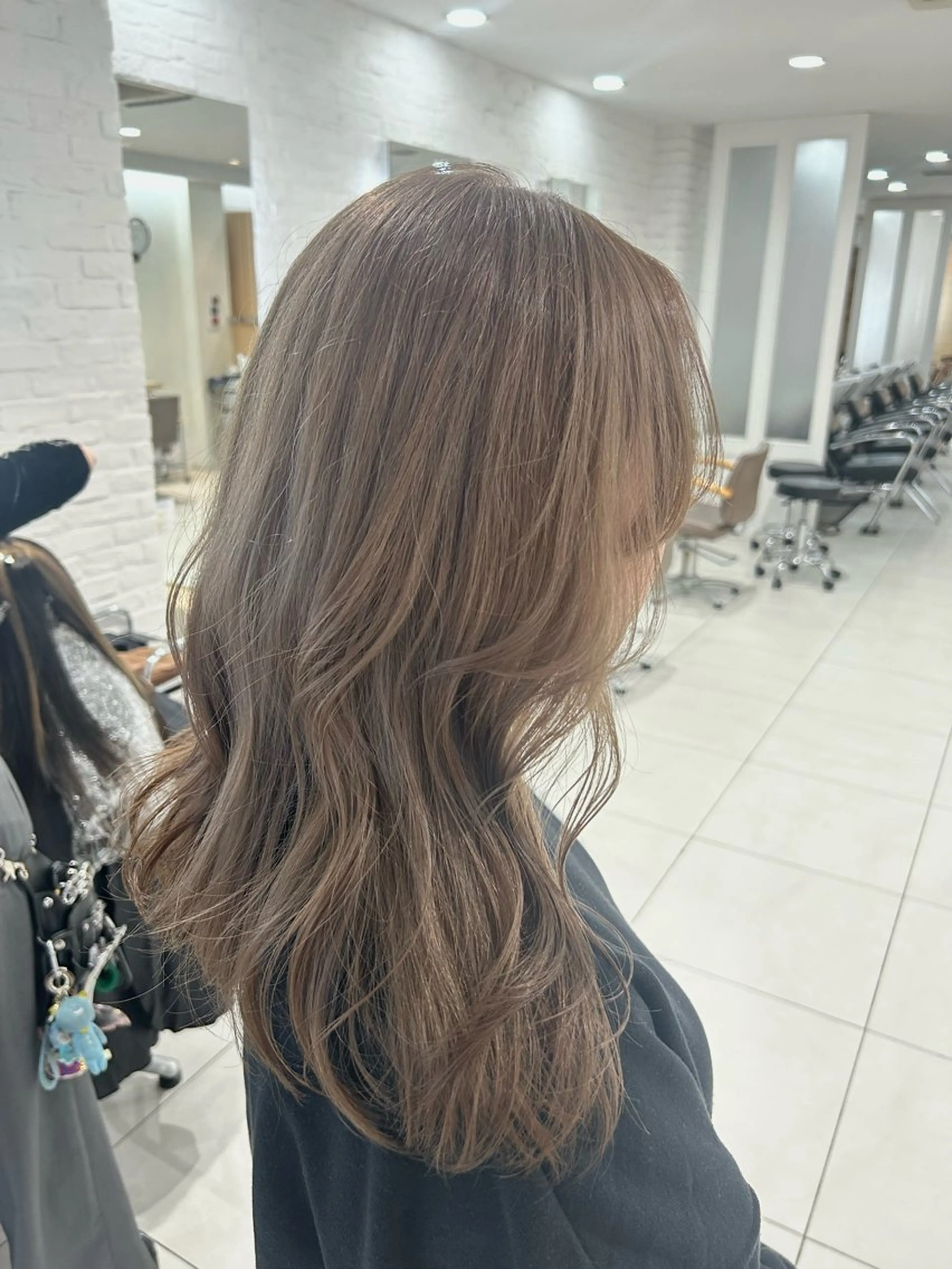 ロング 🍂透明感ベージュ カラー🍂森部杏菜のヘアスタイル