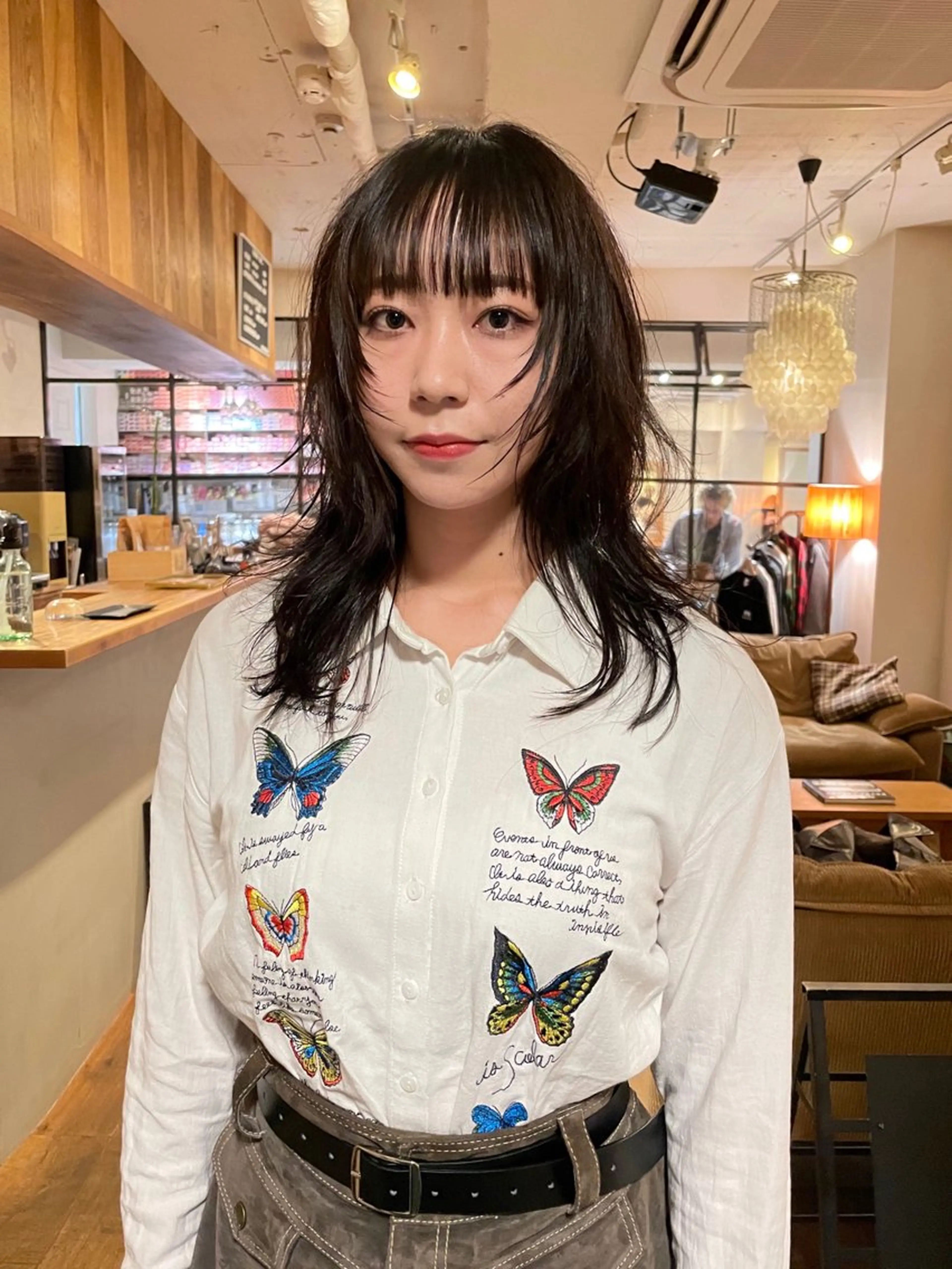 ミディアム カラー レイヤーカット カット ヘアカラー ファッションに 溶け込むstyleのヘアスタイル