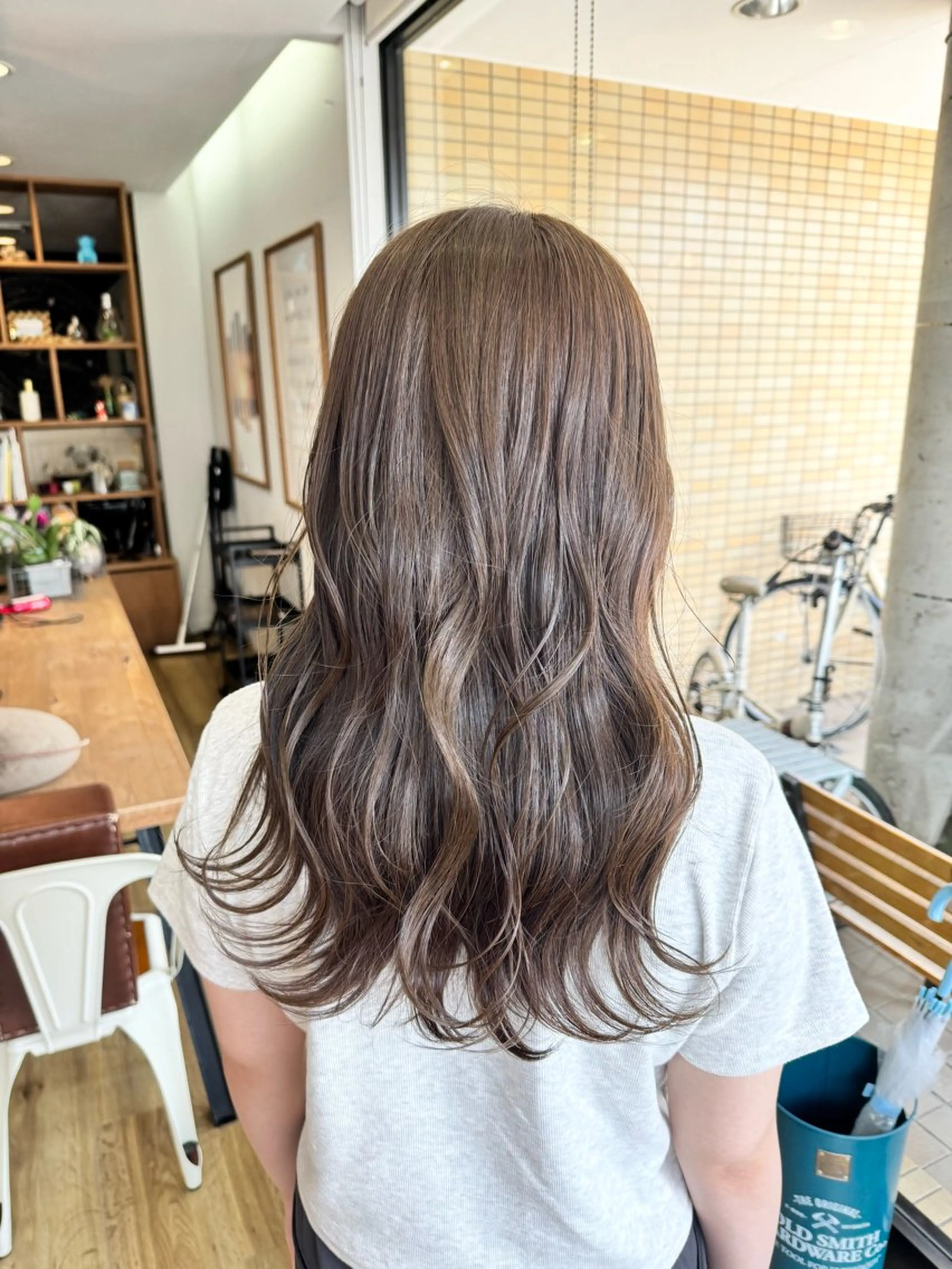 ロング カラー ベージュカラー オリーブベージュ ヘアカラー トリートメント ツキダテ ユイのヘアスタイル
