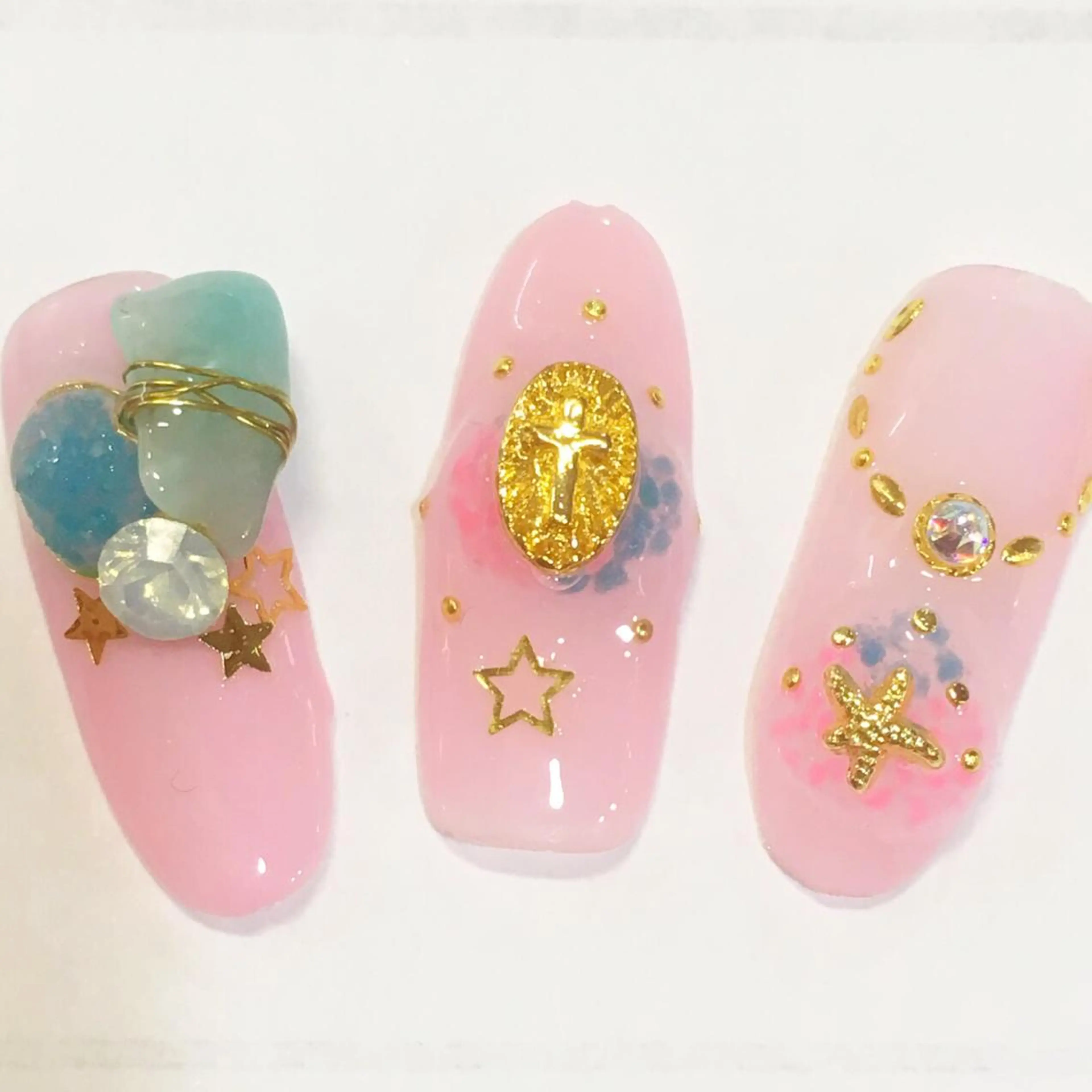 ミディアム カラー パーマ ヘアアレンジ メンズ キッズ ネイル マツエク・マツパ アートネイル フットネイル ジェルネイル キラキラネイル スカルプネイル NAILSGOGO shibuyaのネイルデザイン