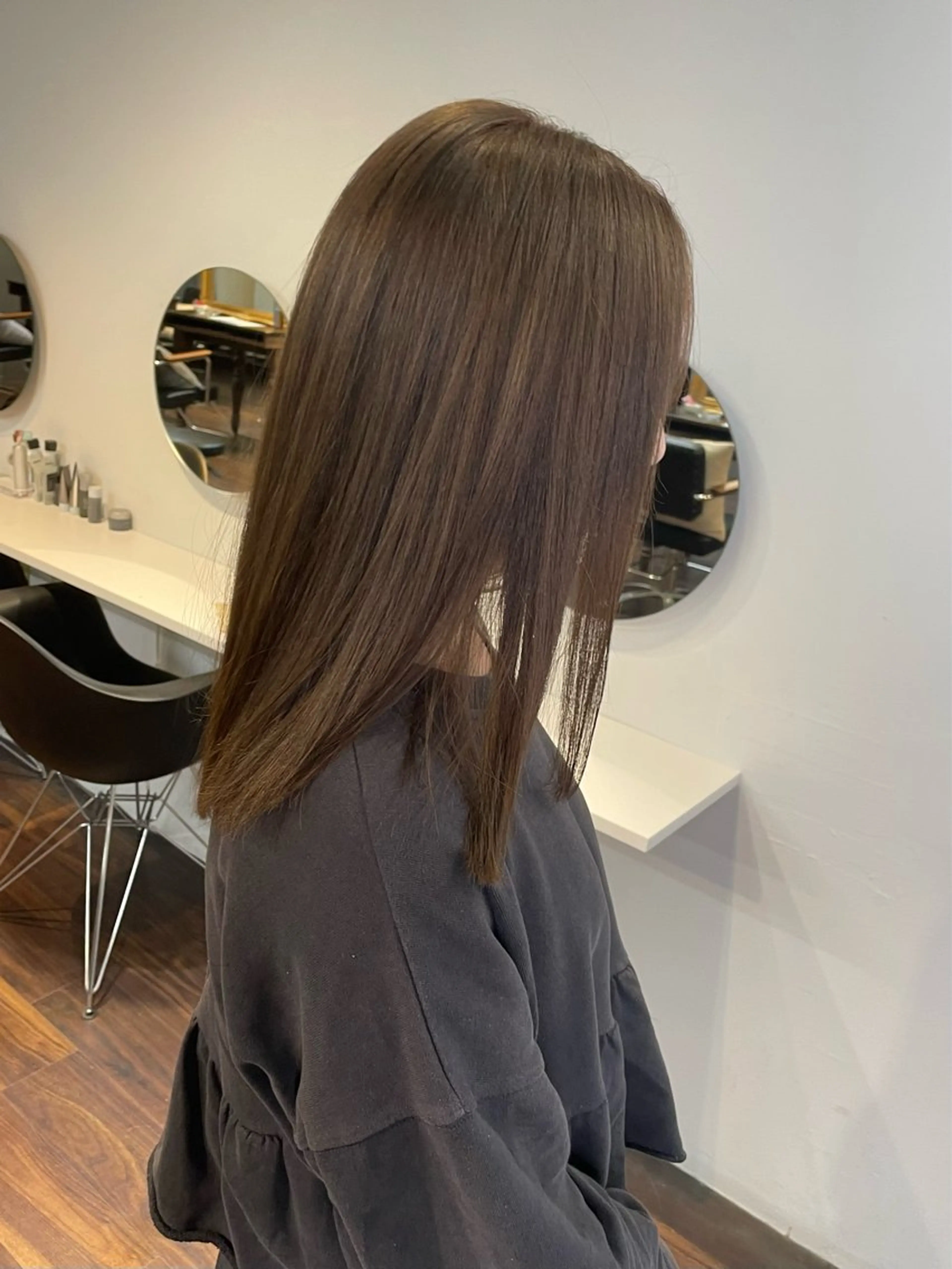 セミロング カラー ヘアアレンジ アッシュ ベージュカラー ブリーチ 透明感カラー ダブルカラー maoブリーチ無し 似合わせカラーのヘアスタイル