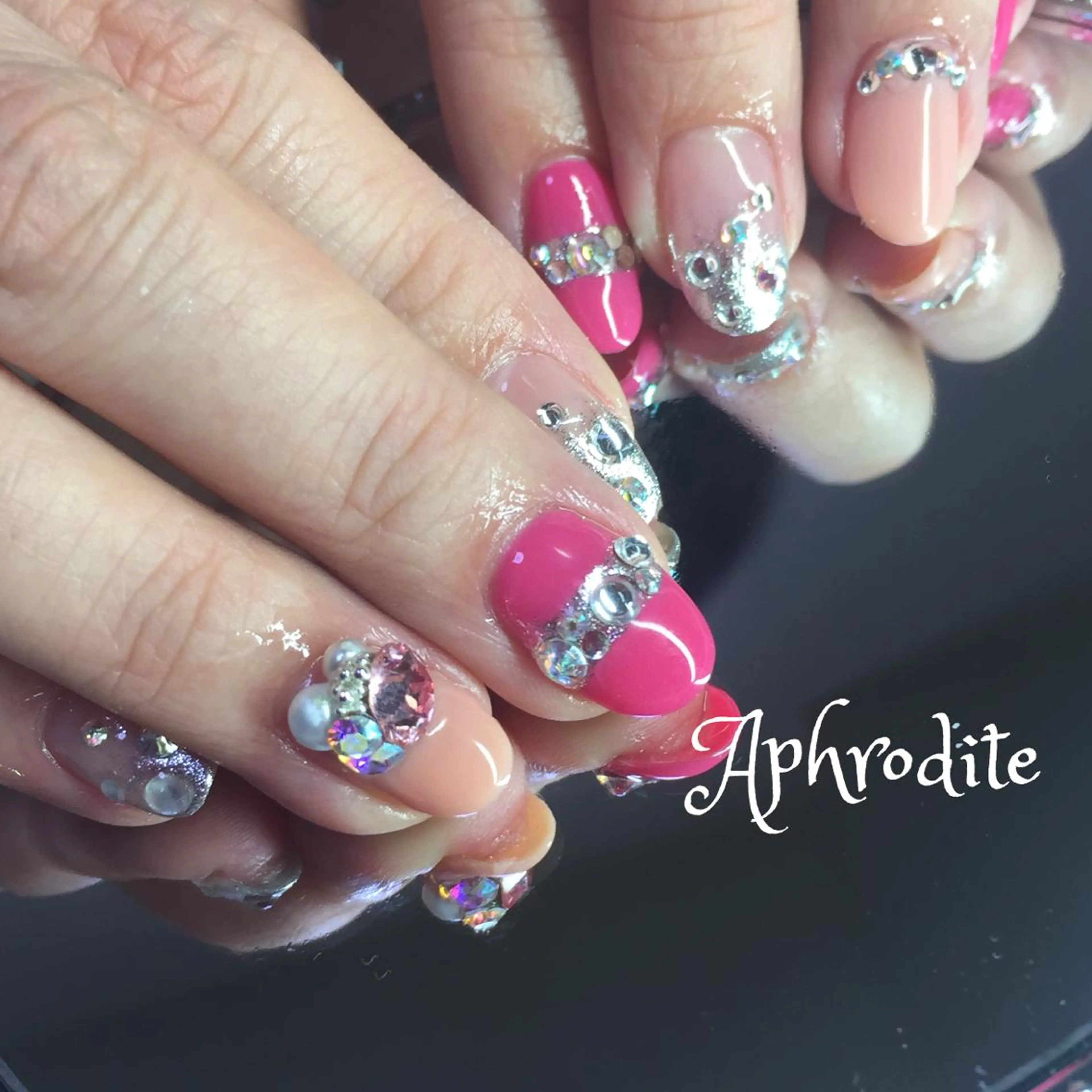 ネイル キラキラネイル Aphrodite パラジェル認定サロンのネイルデザイン