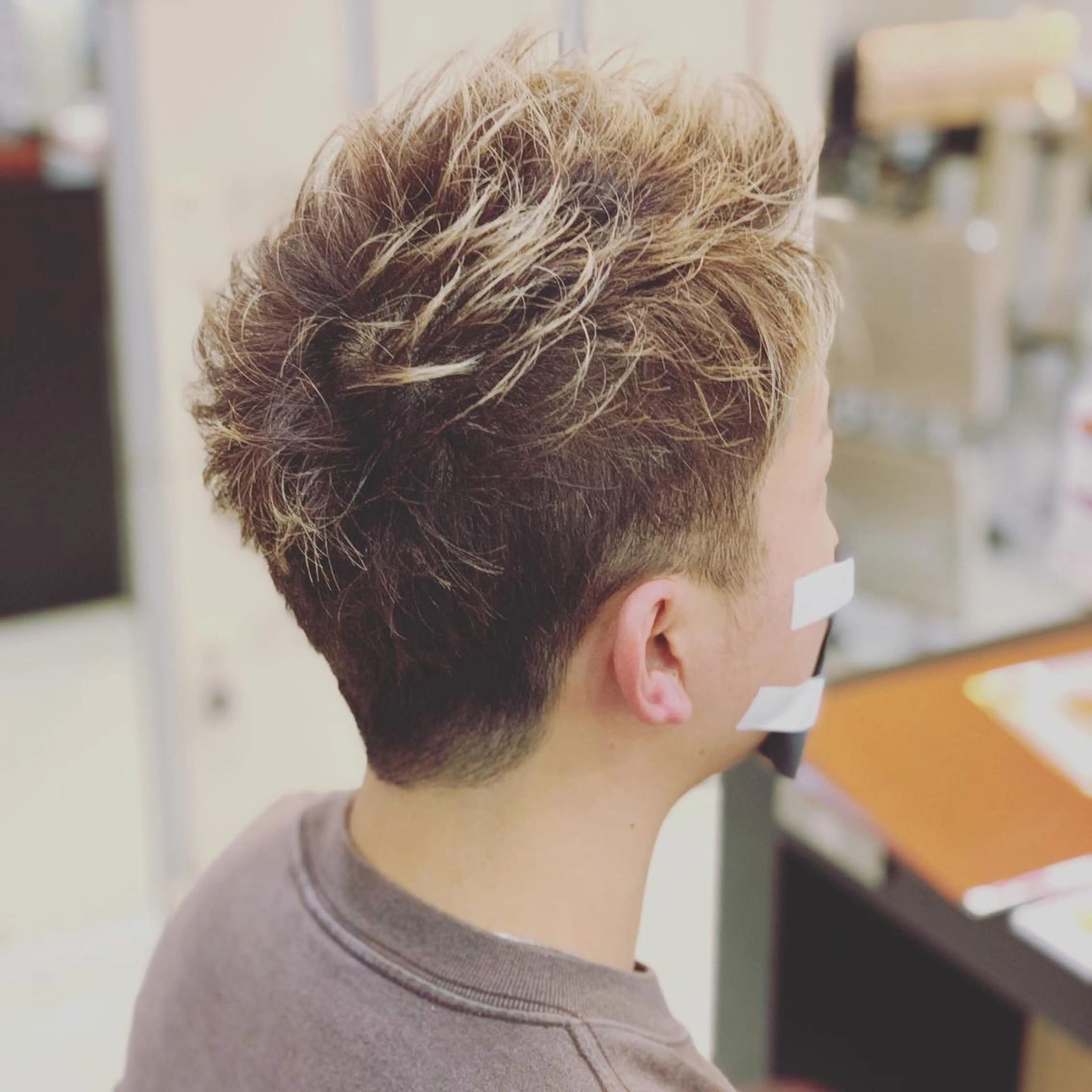 ショート カラー アクアカラー バレイヤージュ ブリーチ ケアブリーチ ダブルカラー トータルビューティー K:R鶴川のヘアスタイル