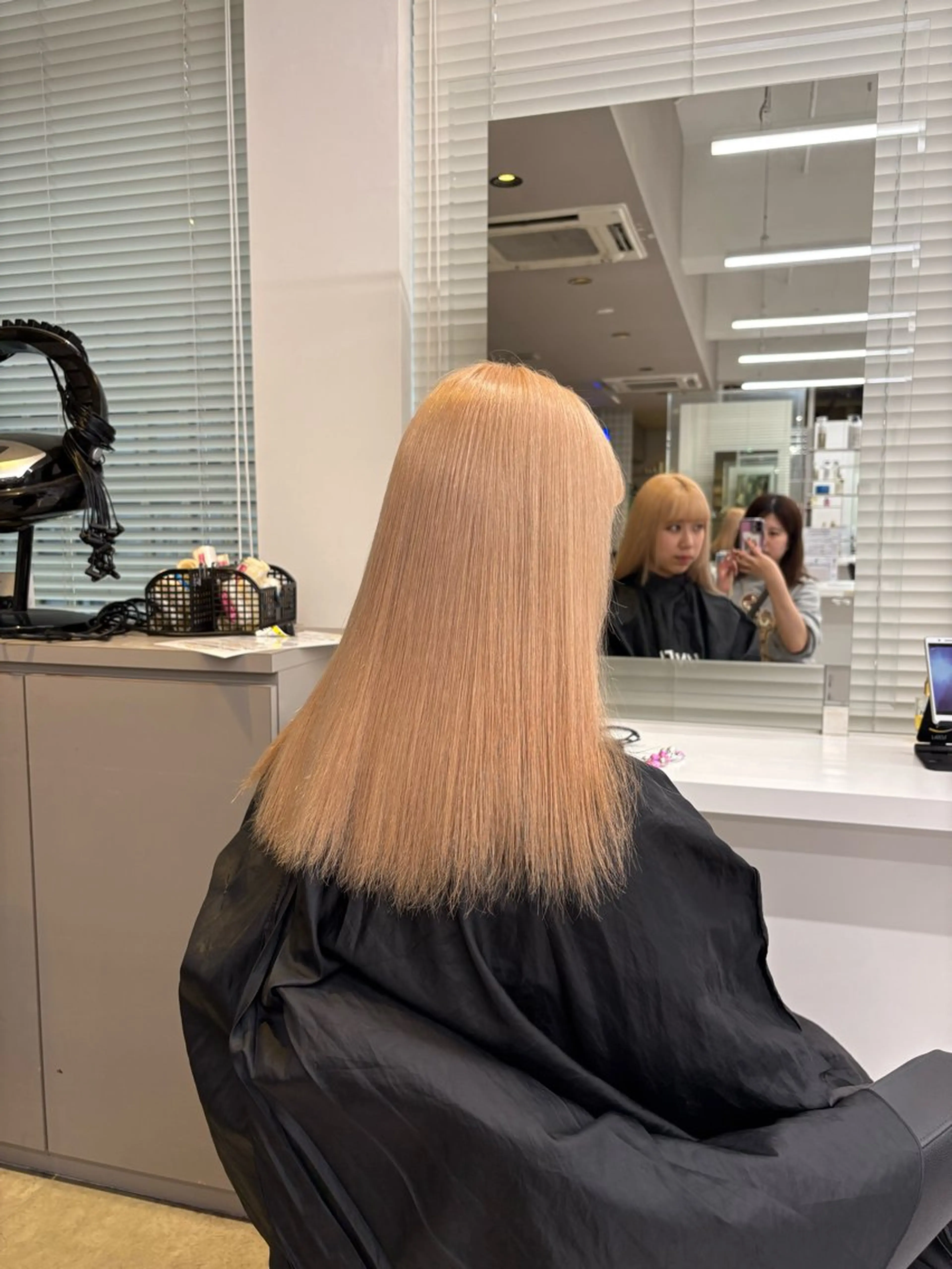 カラー ヘアカラー 透明感ベージュ🤎 ナチュラルレイヤーのヘアスタイル