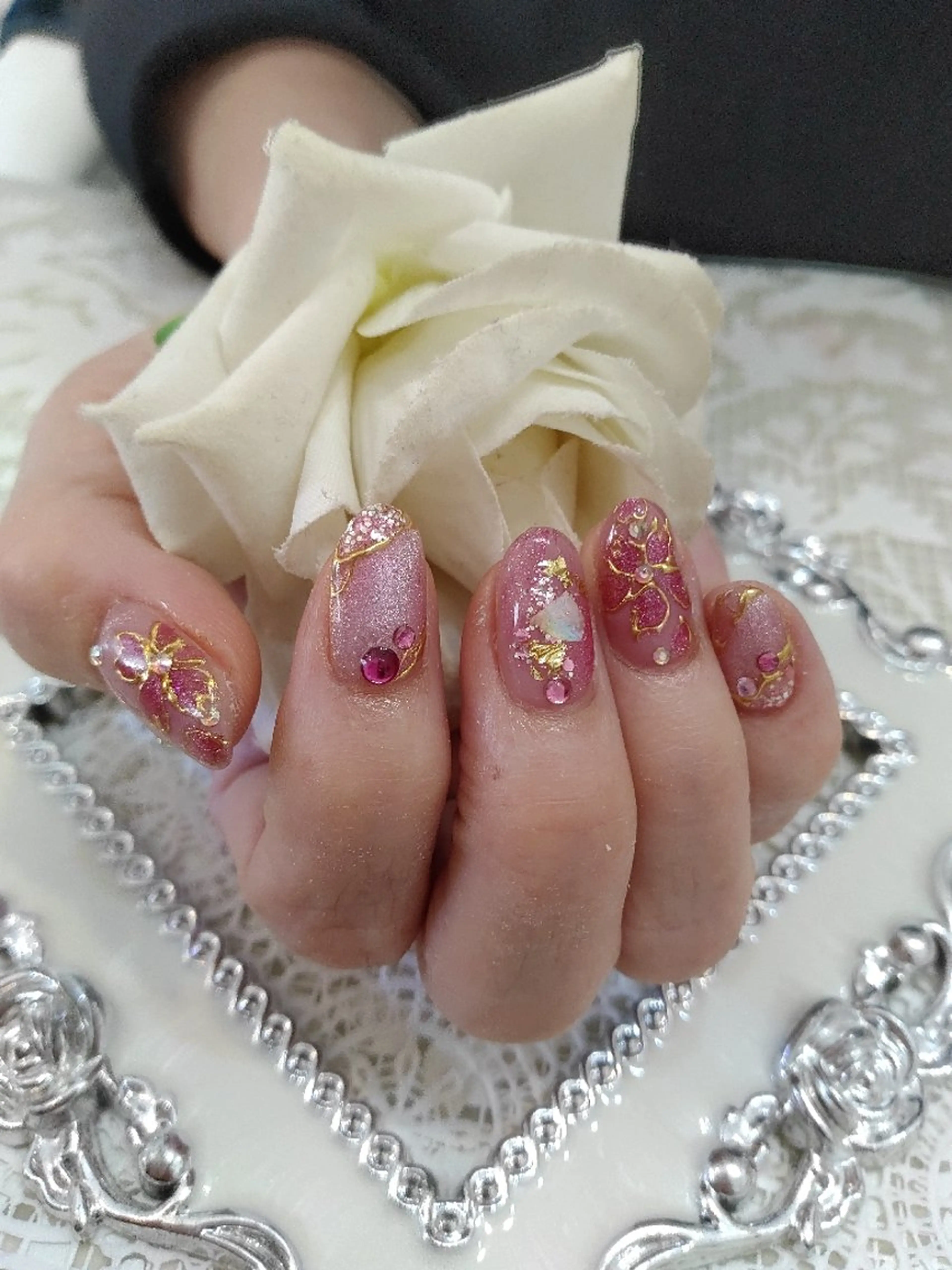 ネイル エステとネイル ローズコンフォートのネイルデザイン