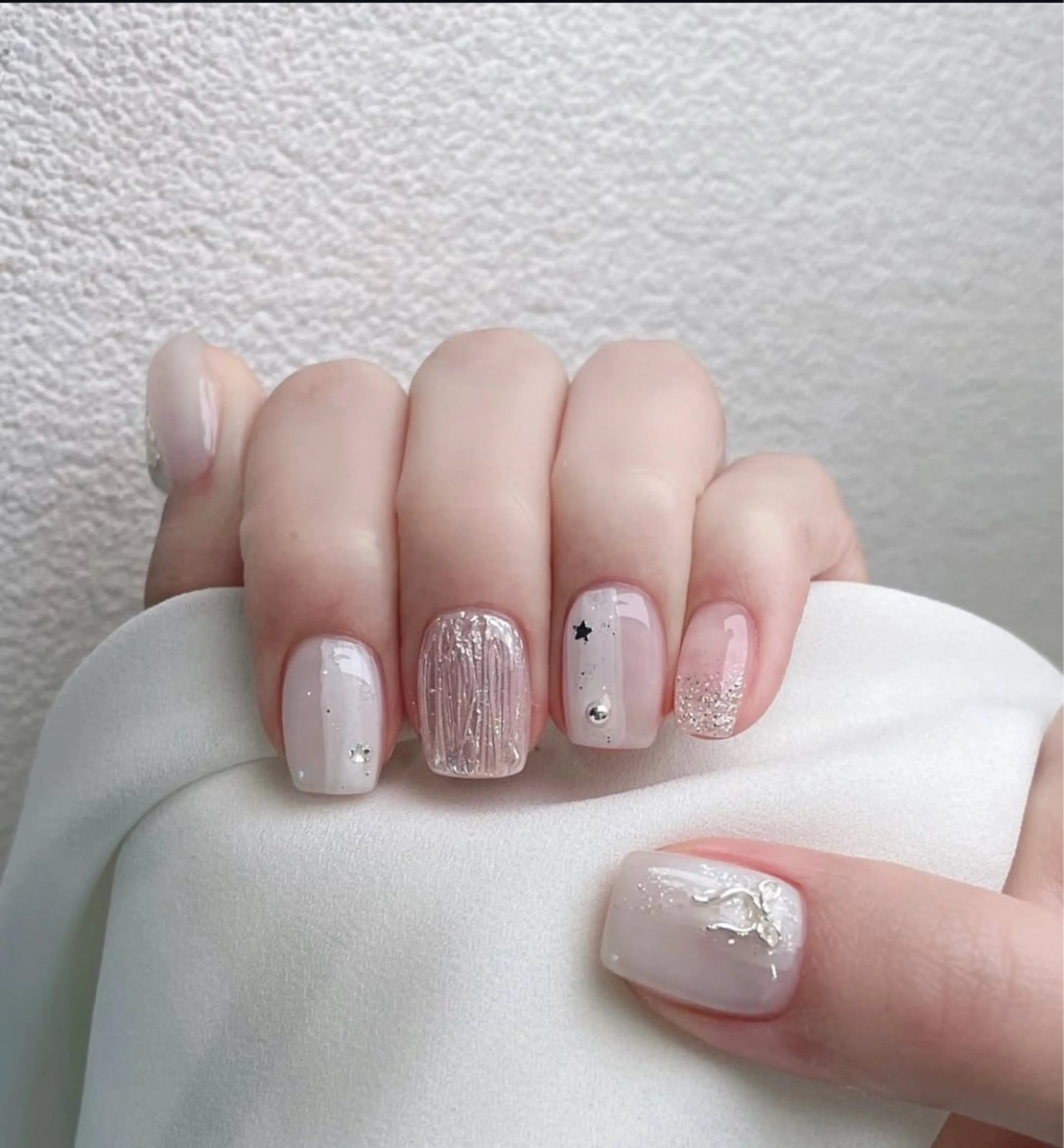 ネイル 持ち込み ハンドネイル JISOO ANA.CHUOのネイルデザイン