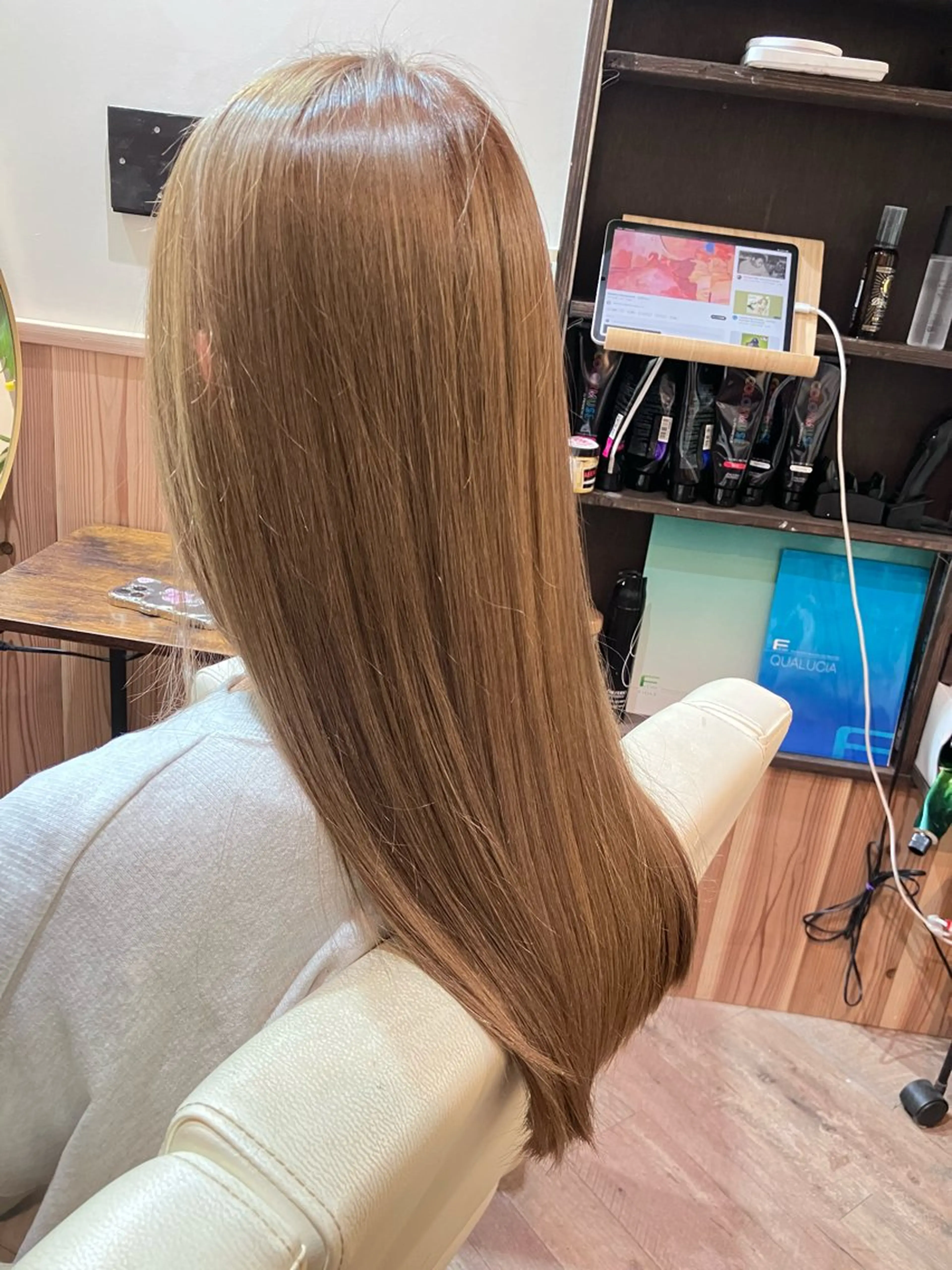 ロング カラー ブリーチ ブラウンカラー イルミナカラー HAIR BASE ZAWAWA所属・レイヤー/ブリーチ｜ 特殊パーマ/赤澤のヘアスタイル