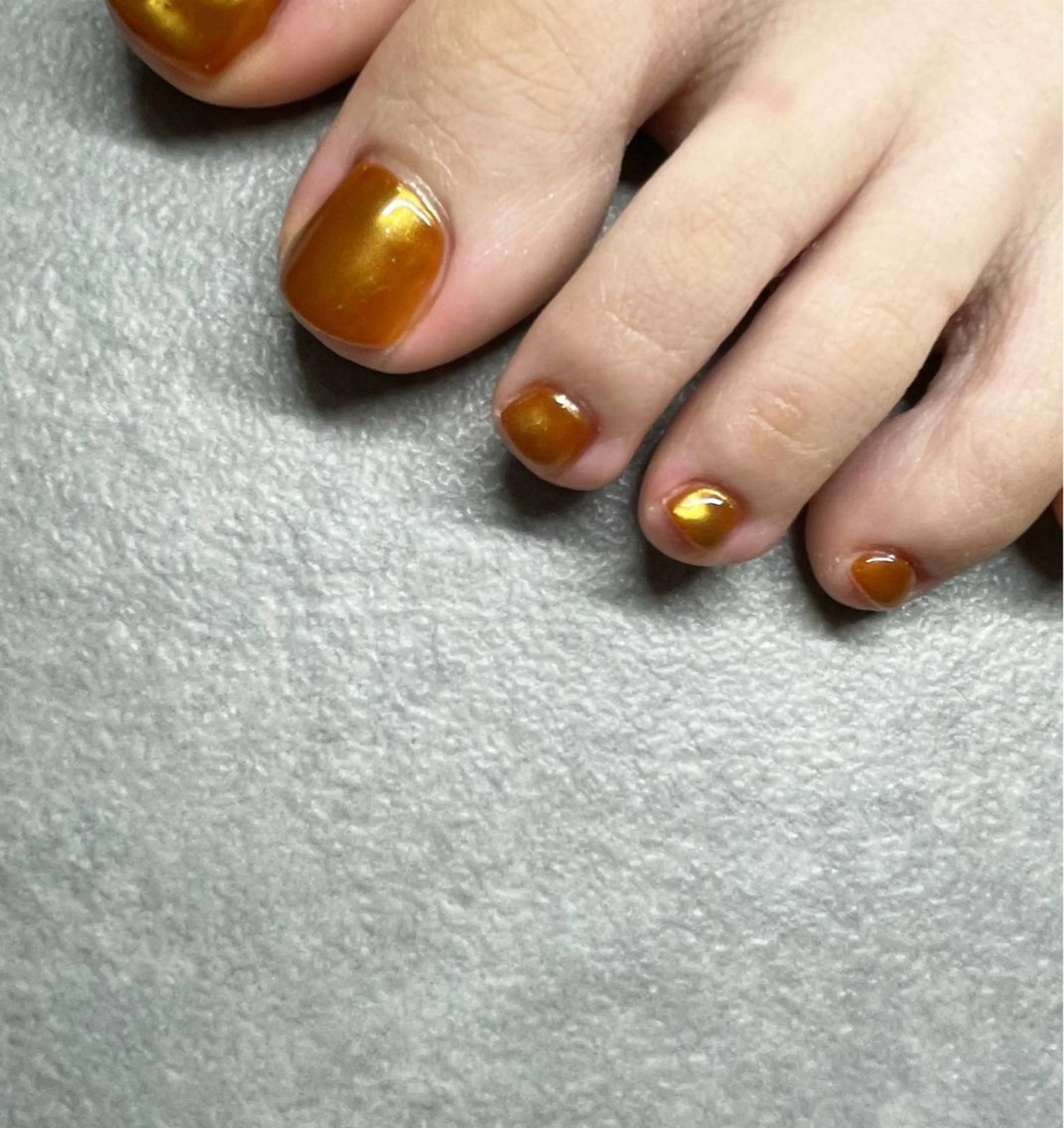 ネイル オーロラネイル ブラウン ハンドネイル フットネイル kiii.__ ✴︎*のネイルデザイン