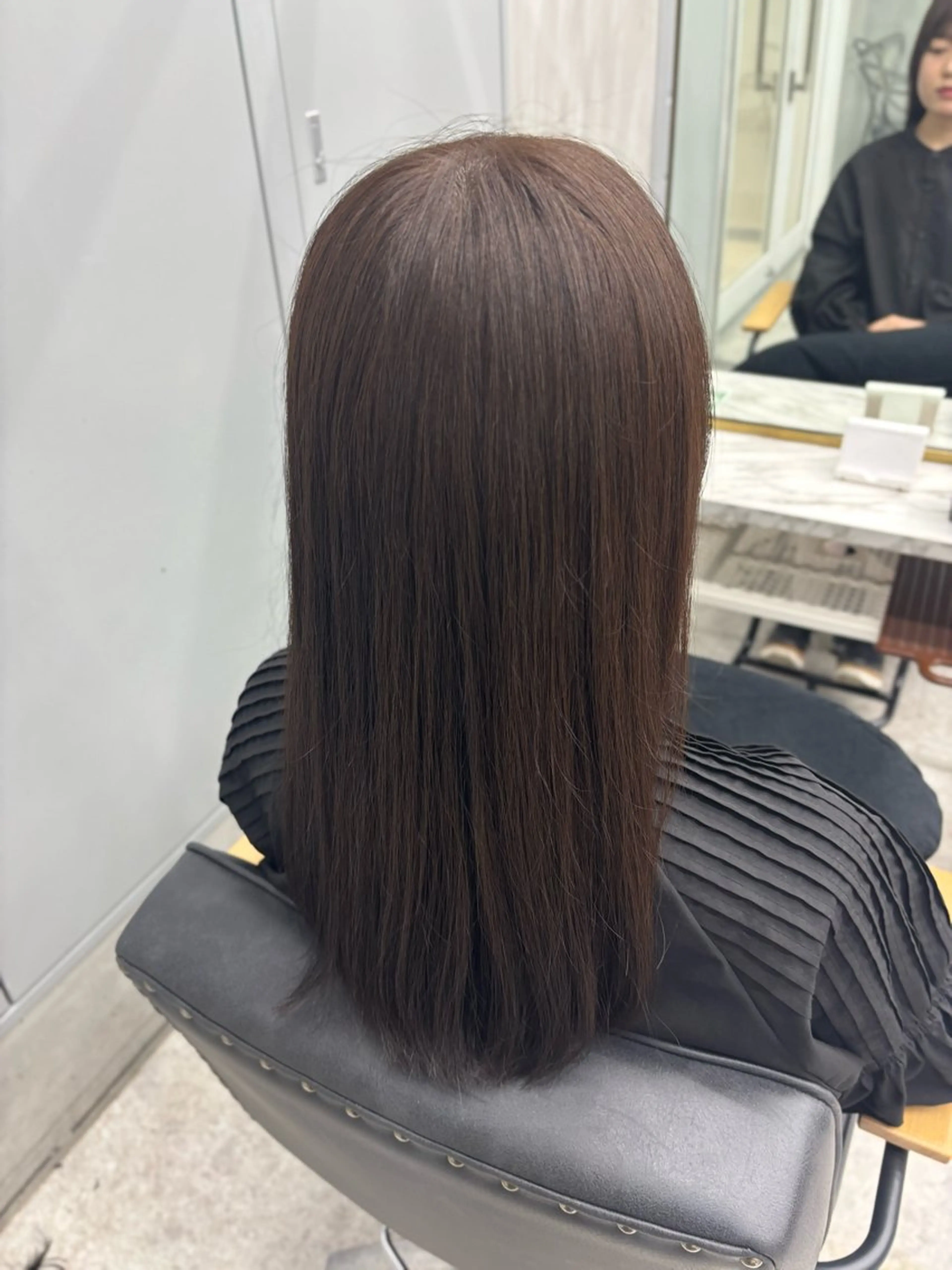 セミロング Zina 新宿所属・西山 奈那のヘアスタイル