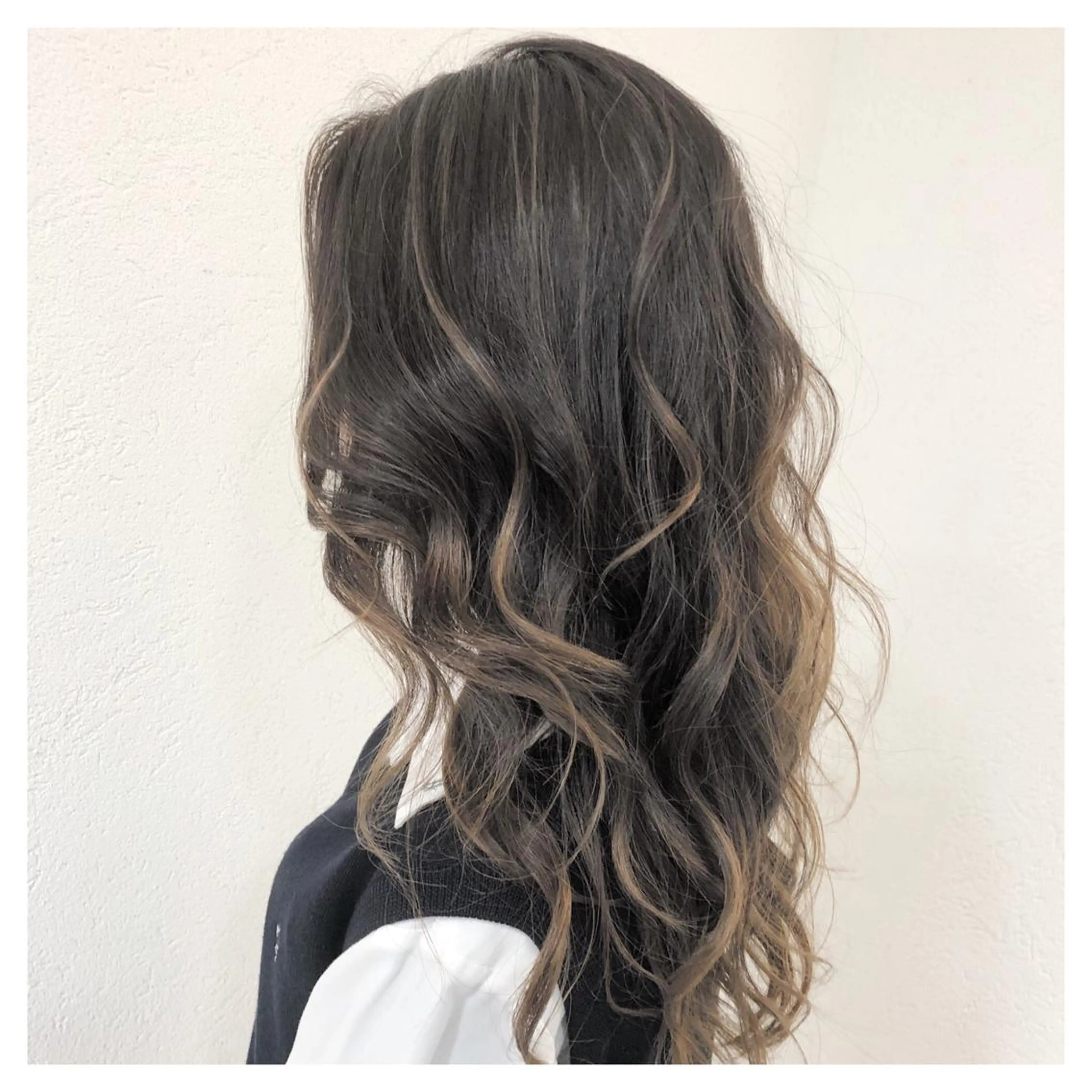 ロング カラー biscohair 髪にドラマを。のヘアスタイル