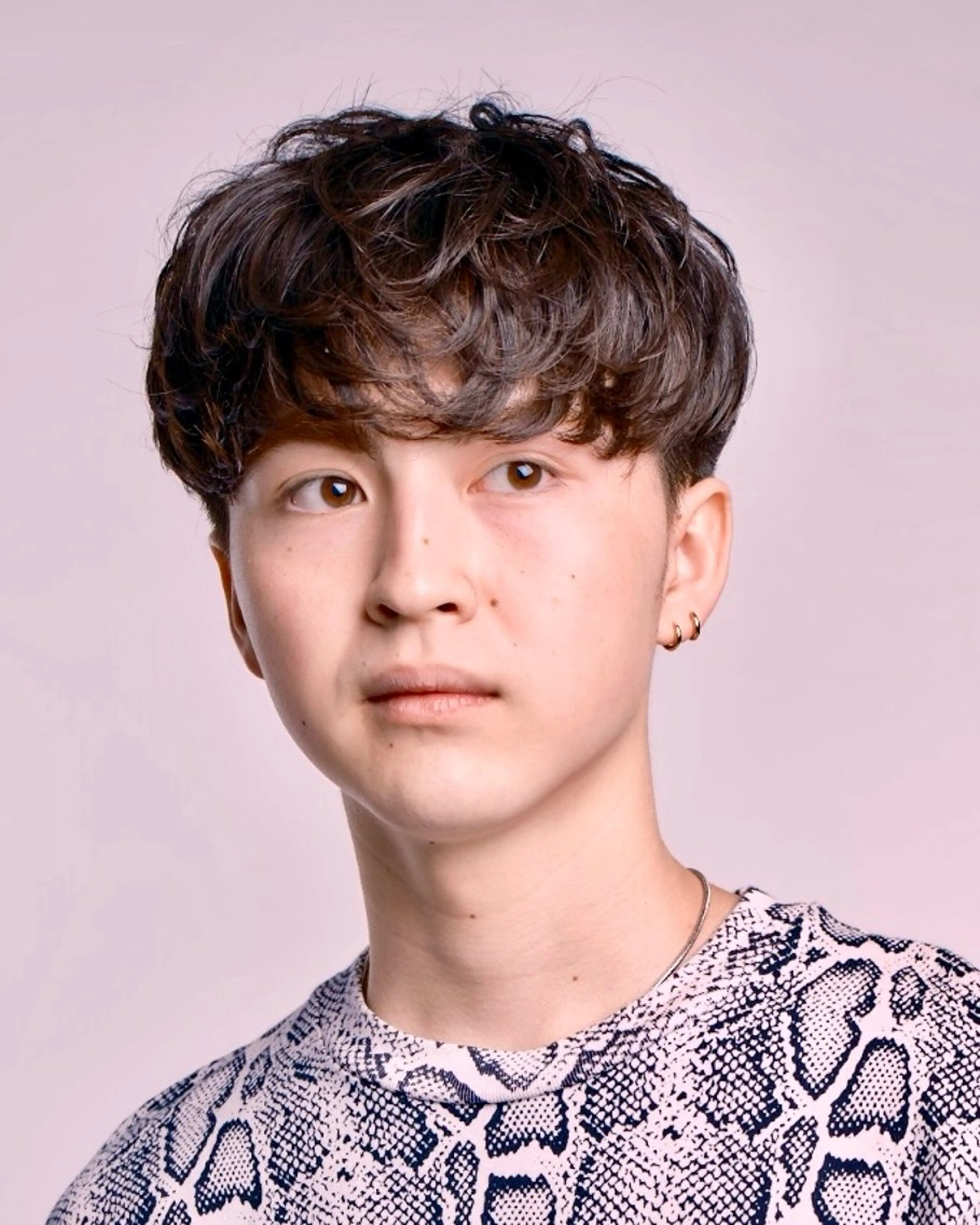 ショート パーマ メンズ アップバング メンズブリーチ センターパート メンズパーマ 刈り上げ カット トリートメント 曲がる縮毛矯正 メンズ特化/鈴木美璃のヘアスタイル