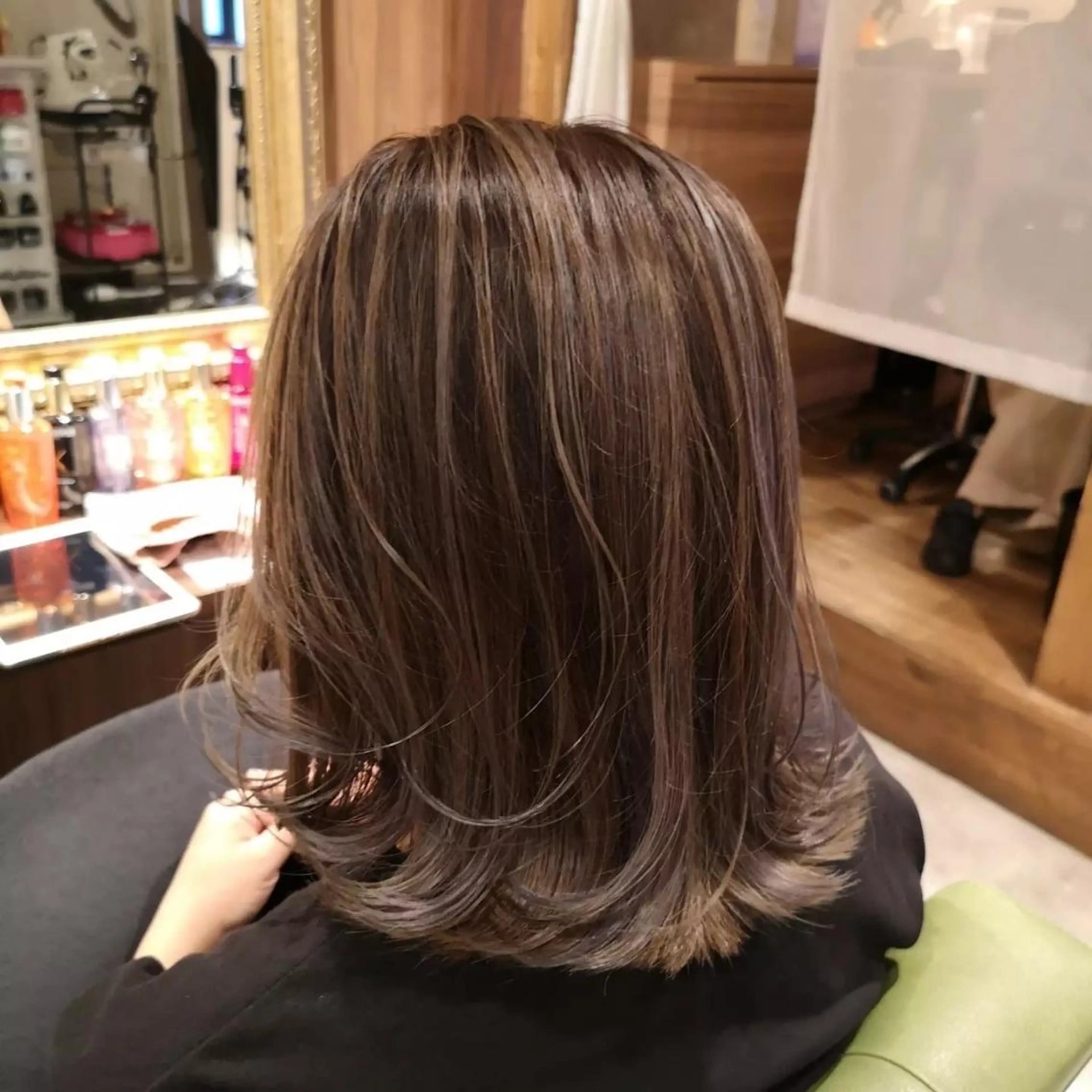 ミディアム カラー パーマ ヘアアレンジ アッシュ アッシュブラック ベージュカラー 黒髪 ブリーチ N° 秋田店【ナンバー】のヘアスタイル