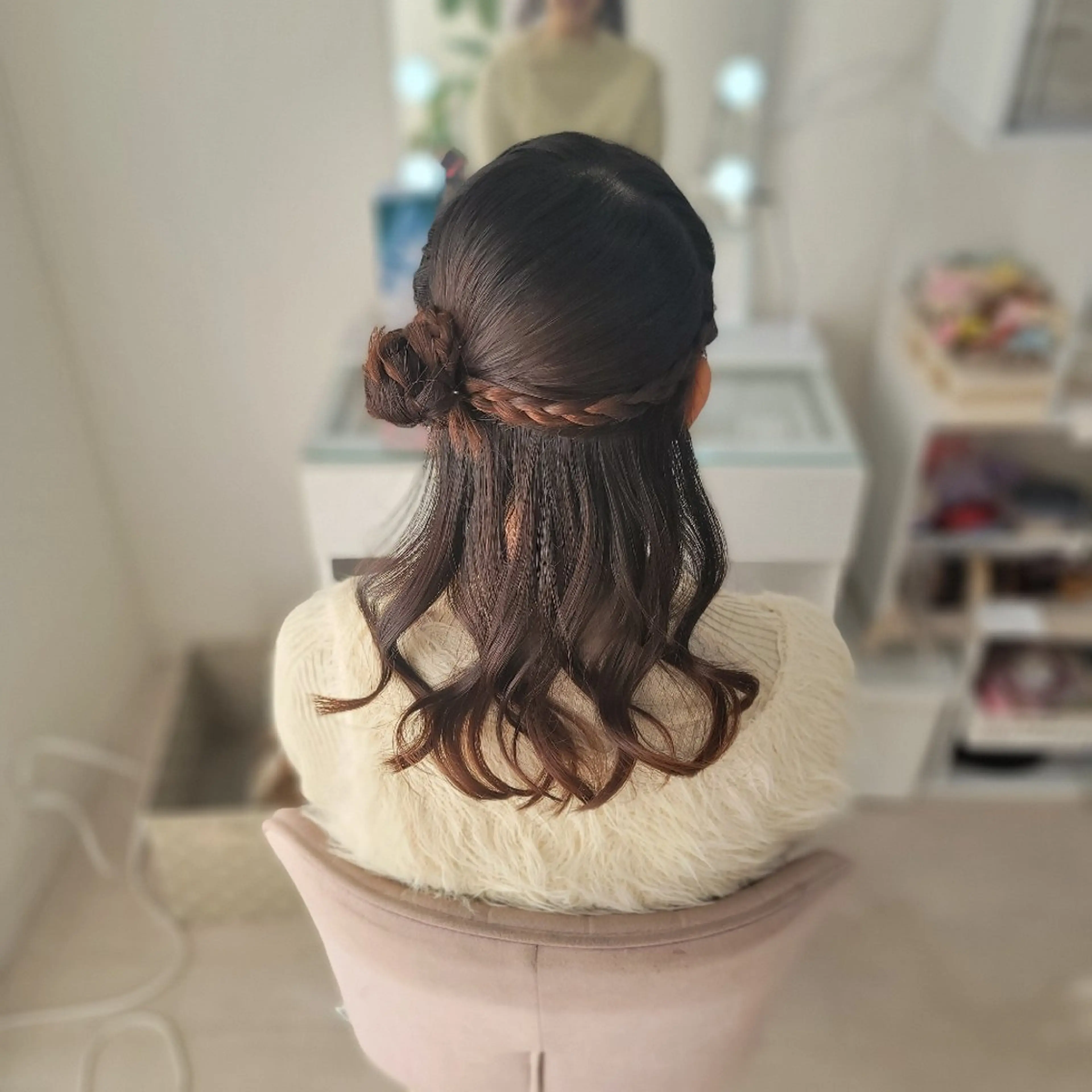 セミロング ヘアアレンジ ヘアセット 渥美 寿美翔のヘアスタイル