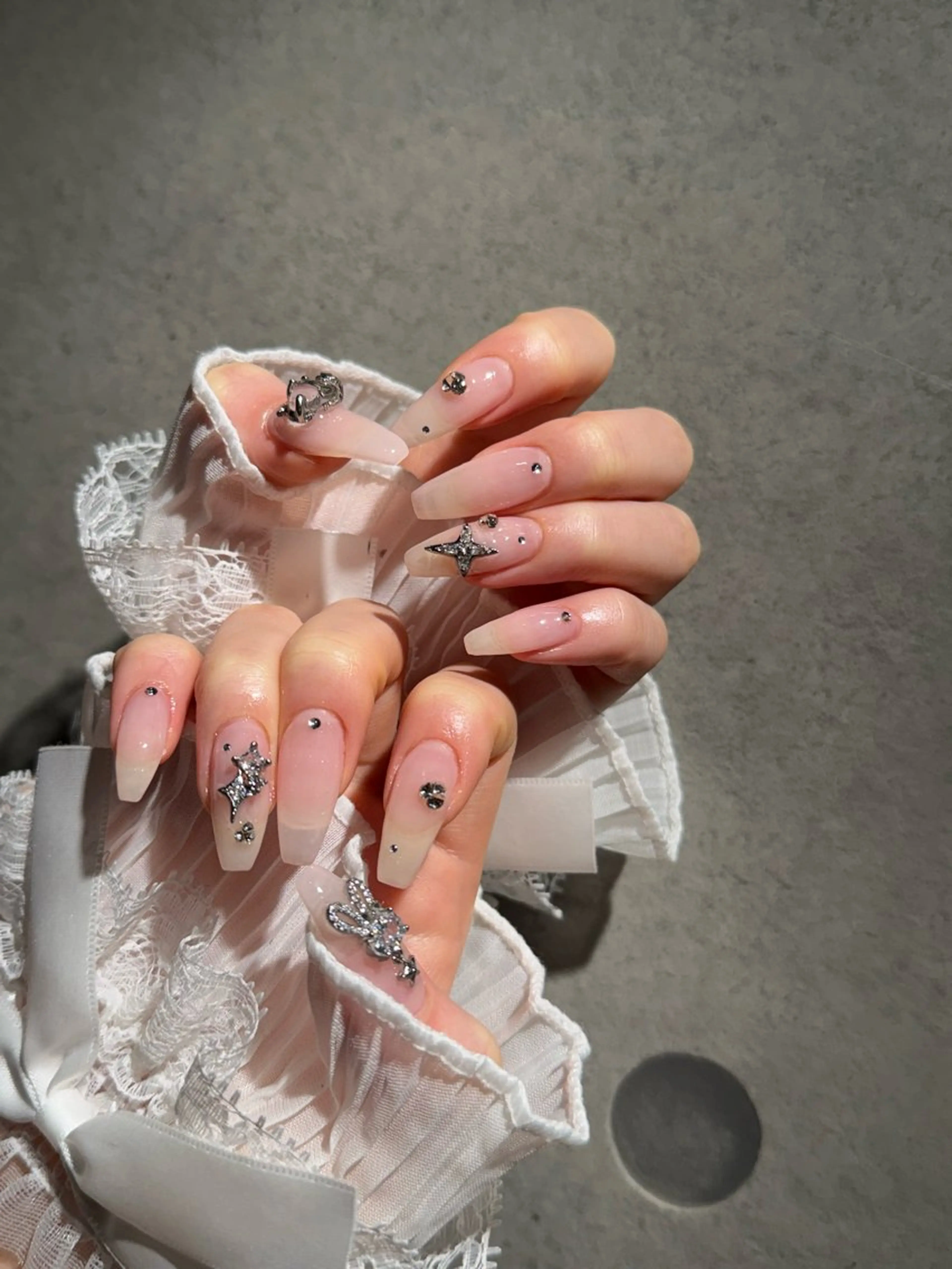 ネイル I-nailロング /ワンホン/キラキラのネイルデザイン