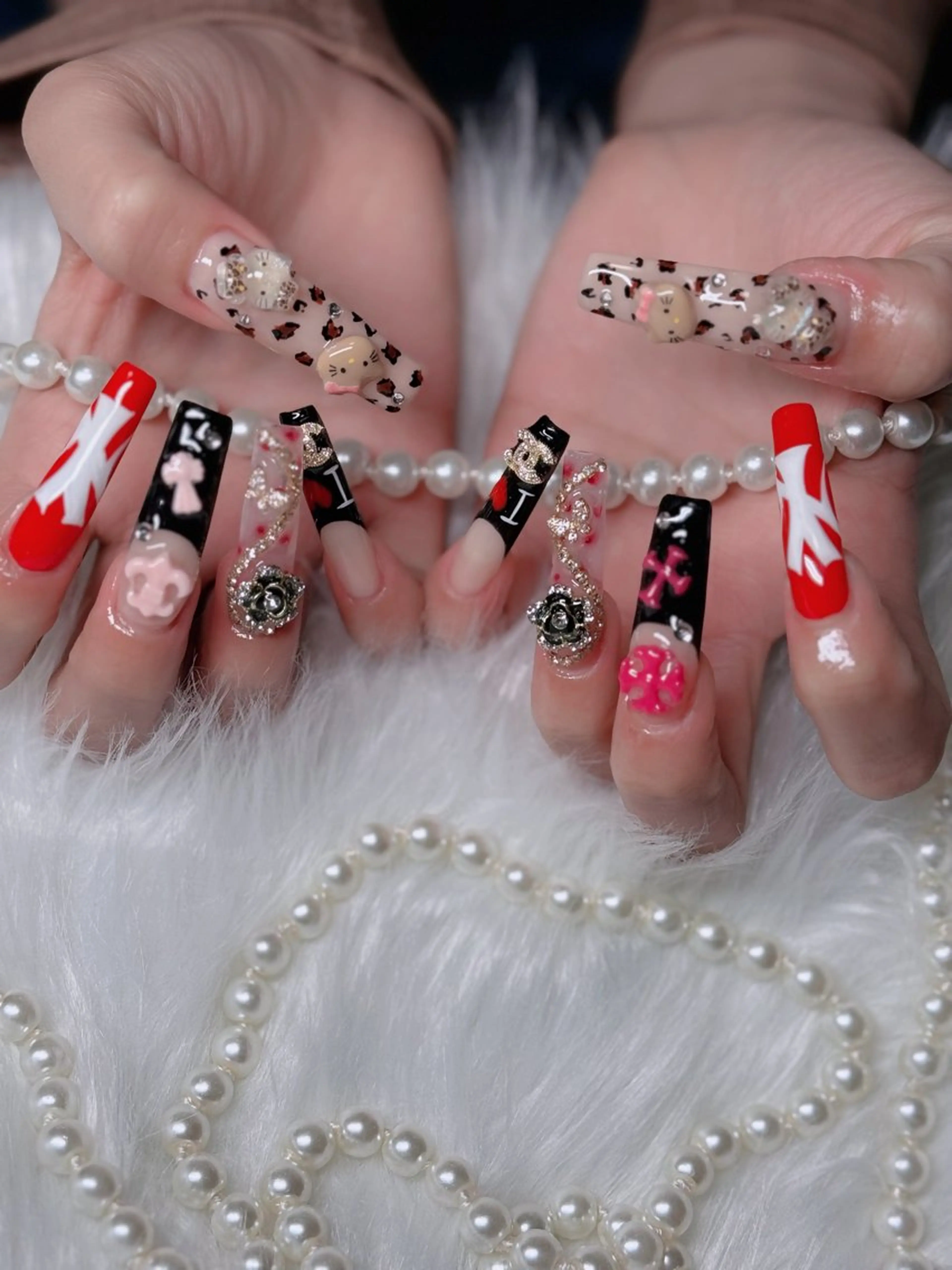 ネイル オーロラネイル フレンチネイル ジェルネイル ハロウィン キラキラネイル ハンドネイル H.baby Nail Salonのネイルデザイン