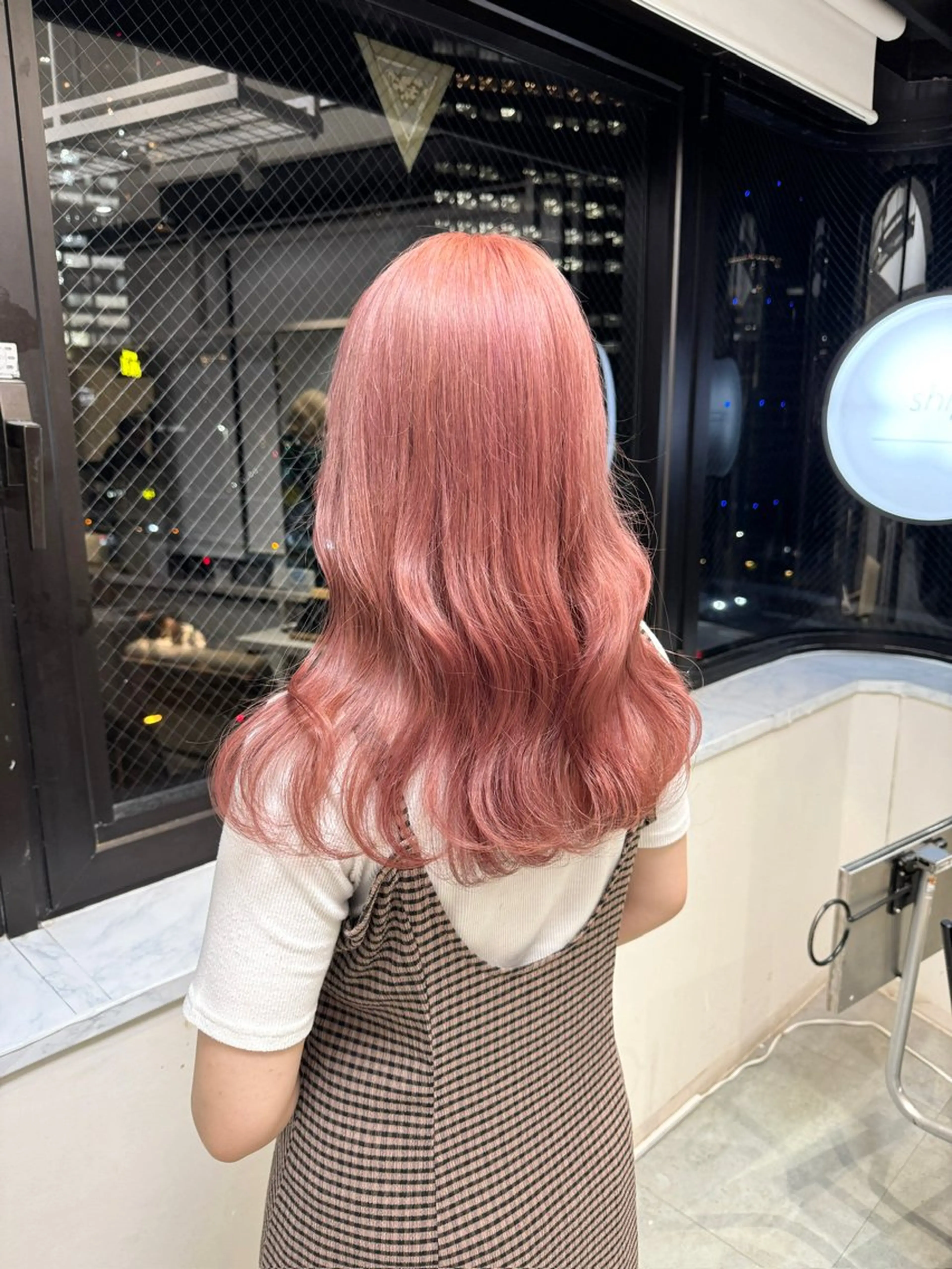 セミロング カラー ベージュカラー ブリーチ ピンクカラー ピンクベージュ ヘアカラー トリートメント fuka/梅田/ ミルクティーベージュのヘアスタイル