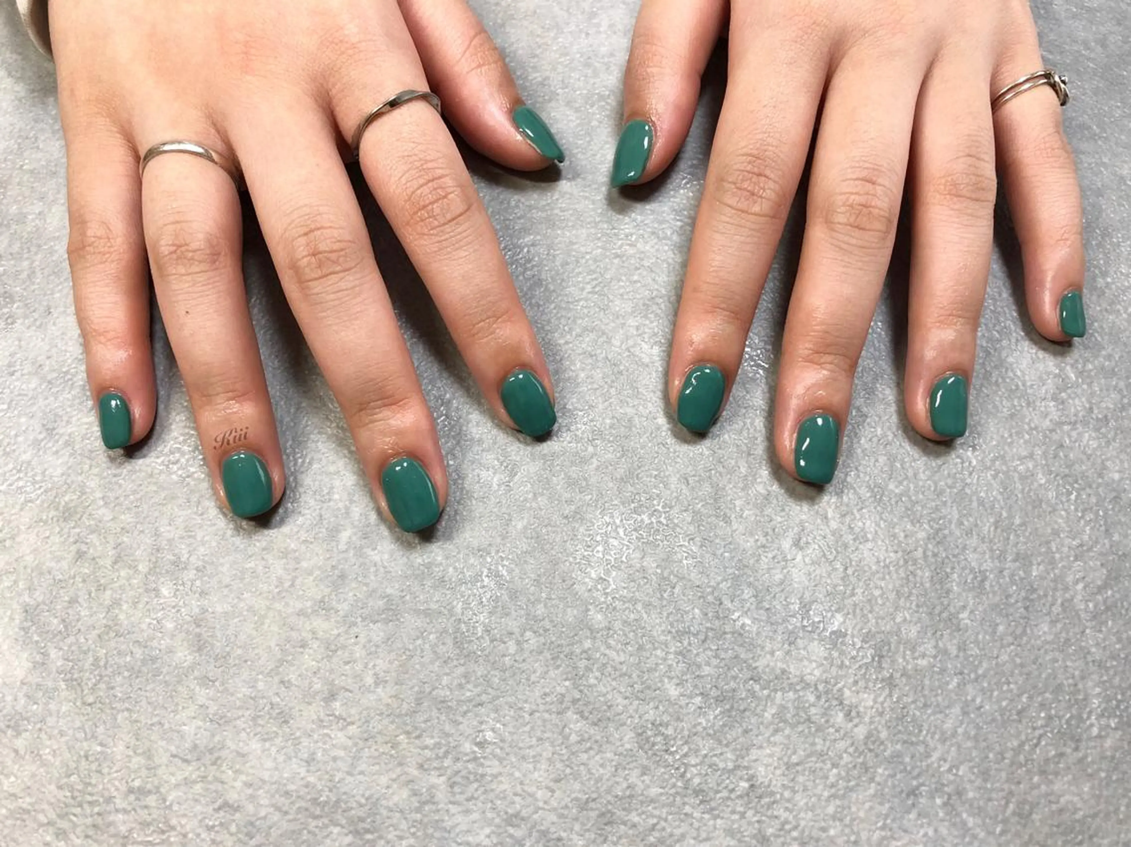 ネイル シルバー ハンドネイル フットネイル kiii.__ ✴︎*のネイルデザイン