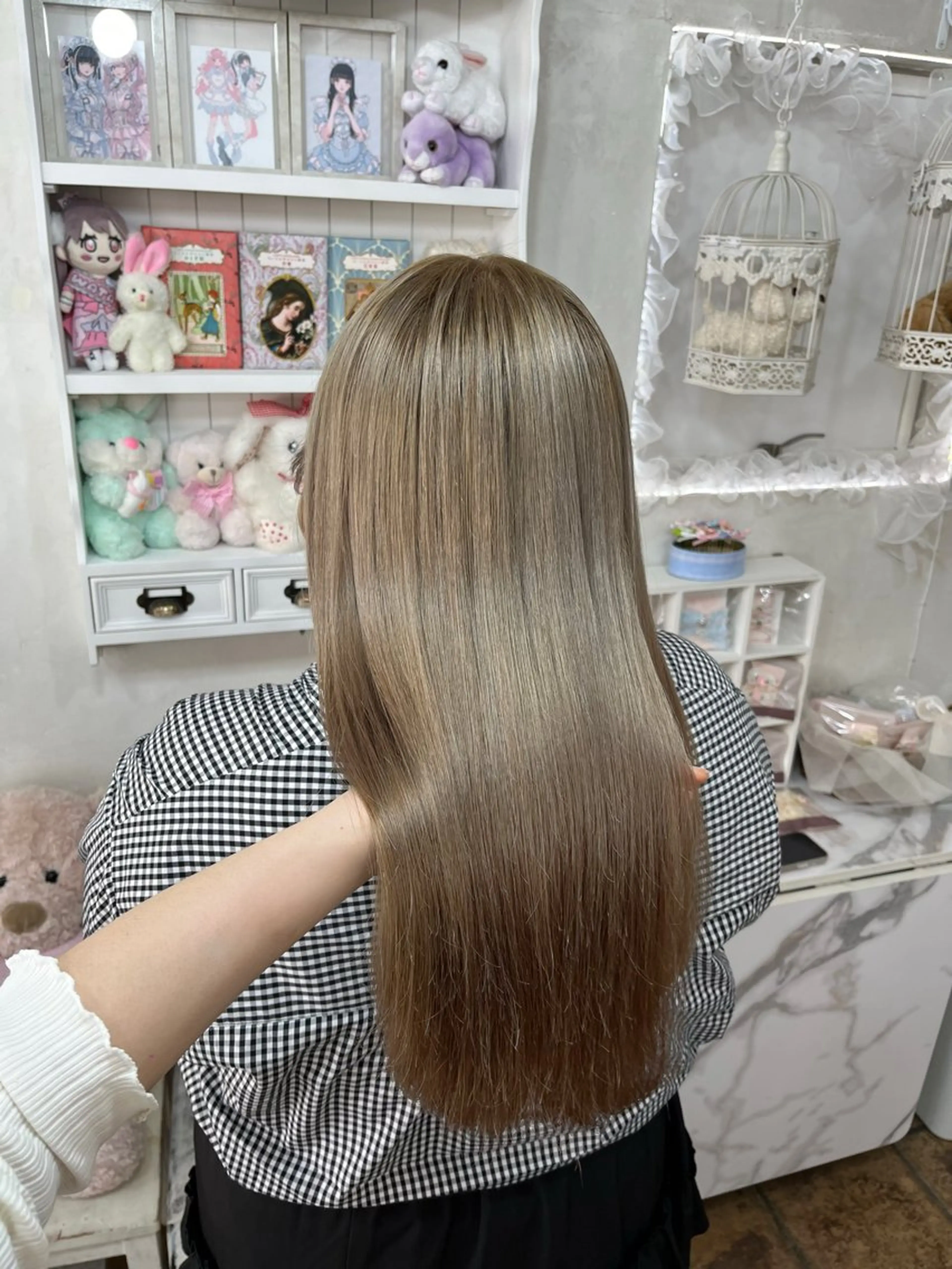 ロング カラー ベージュカラー カット ヘアカラー トリートメント ハイトーン/アレンジ かなで⊹ ࣪ ˖⟡のヘアスタイル