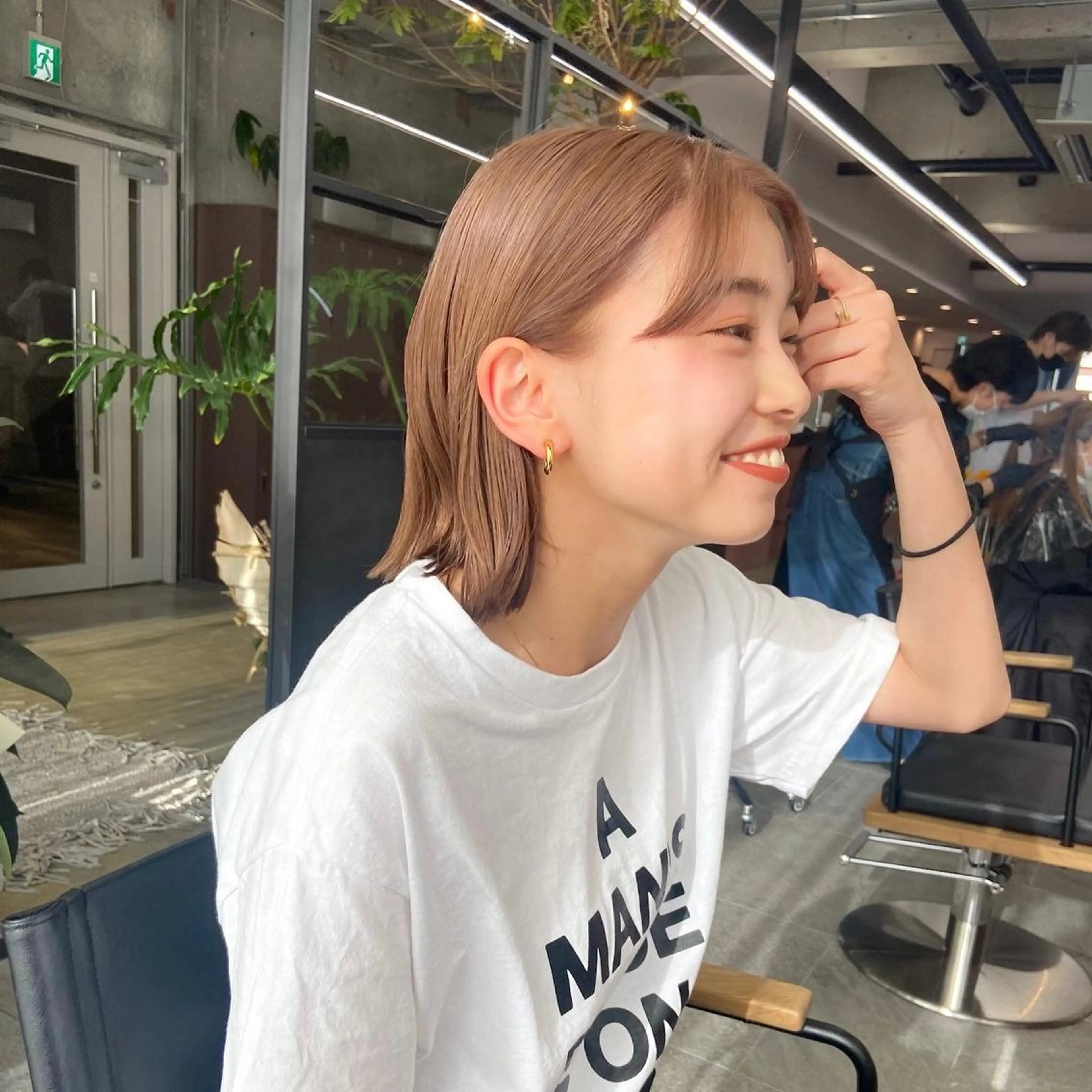 ミディアム カラー ブリーチ ケアブリーチ ハイトーンカラー カット ヘアカラー トリートメント 岡本康平/ボブ /ブリーチ/レイヤーのヘアスタイル