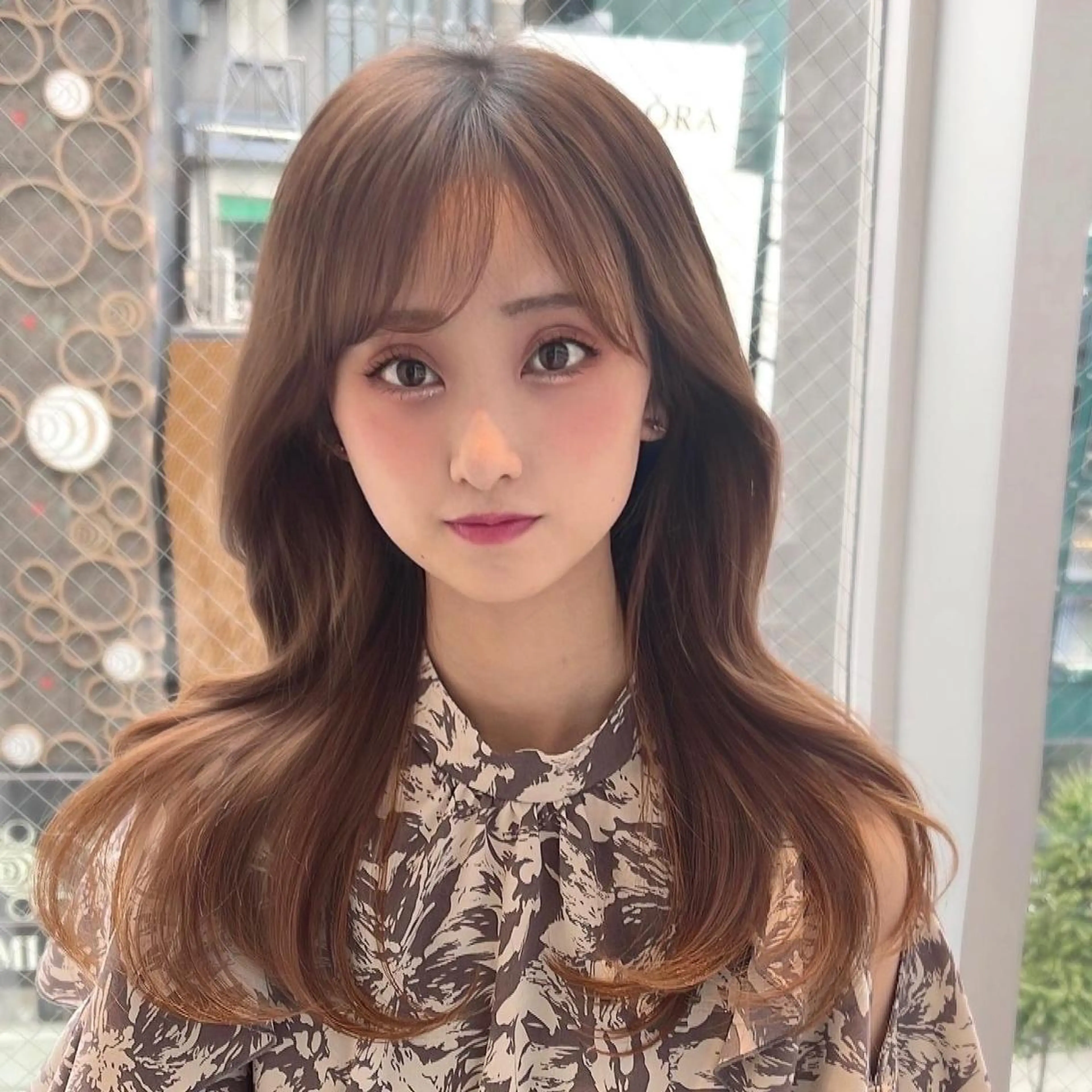 ミディアム カラー アディクシーカラー ベージュカラー 透明感カラー イヤリングカラー グレージュ 顔周り特化/韓国ヘア /レイヤー/吉野幸大のヘアスタイル