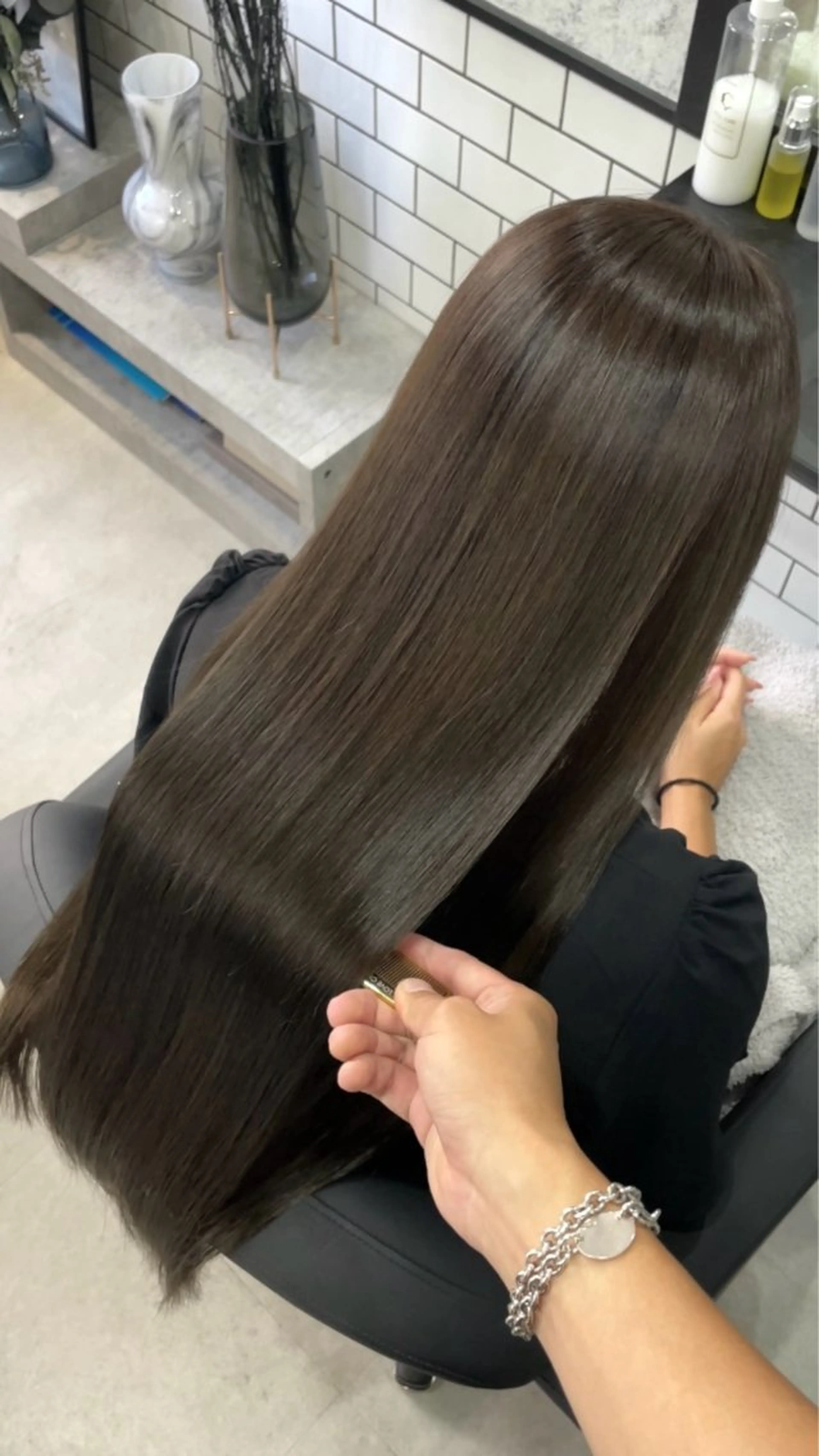 セミロング トリートメント ANDO HIKARIのヘアスタイル