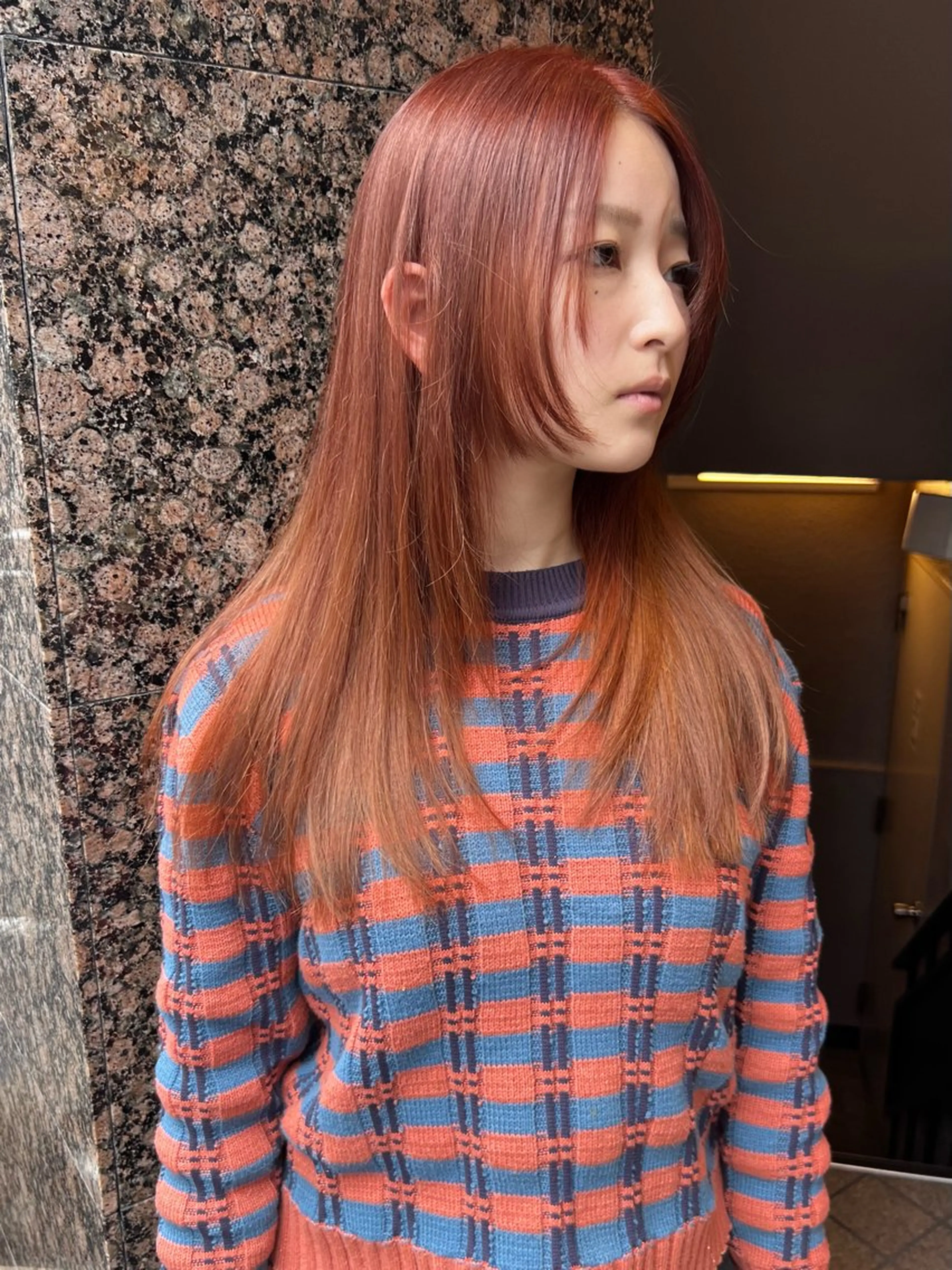 セミロング カラー オレンジ 顔まわりレイヤー 顔周りカット レイヤーカット カット ヘアカラー 松本 夢のヘアスタイル