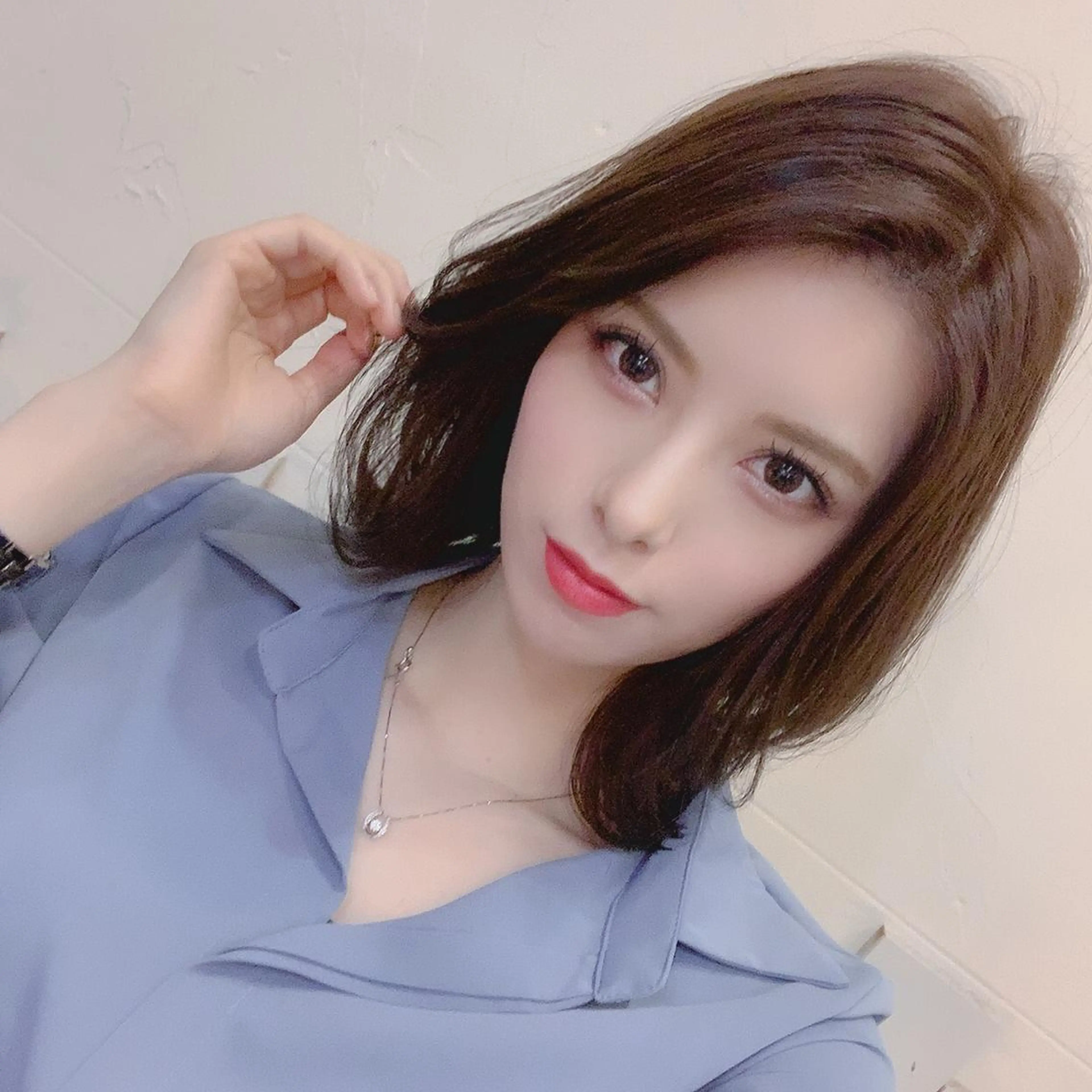 ミディアム レイヤーカット 韓国レイヤー外国人風 透明感カラー髪質改善のヘアスタイル