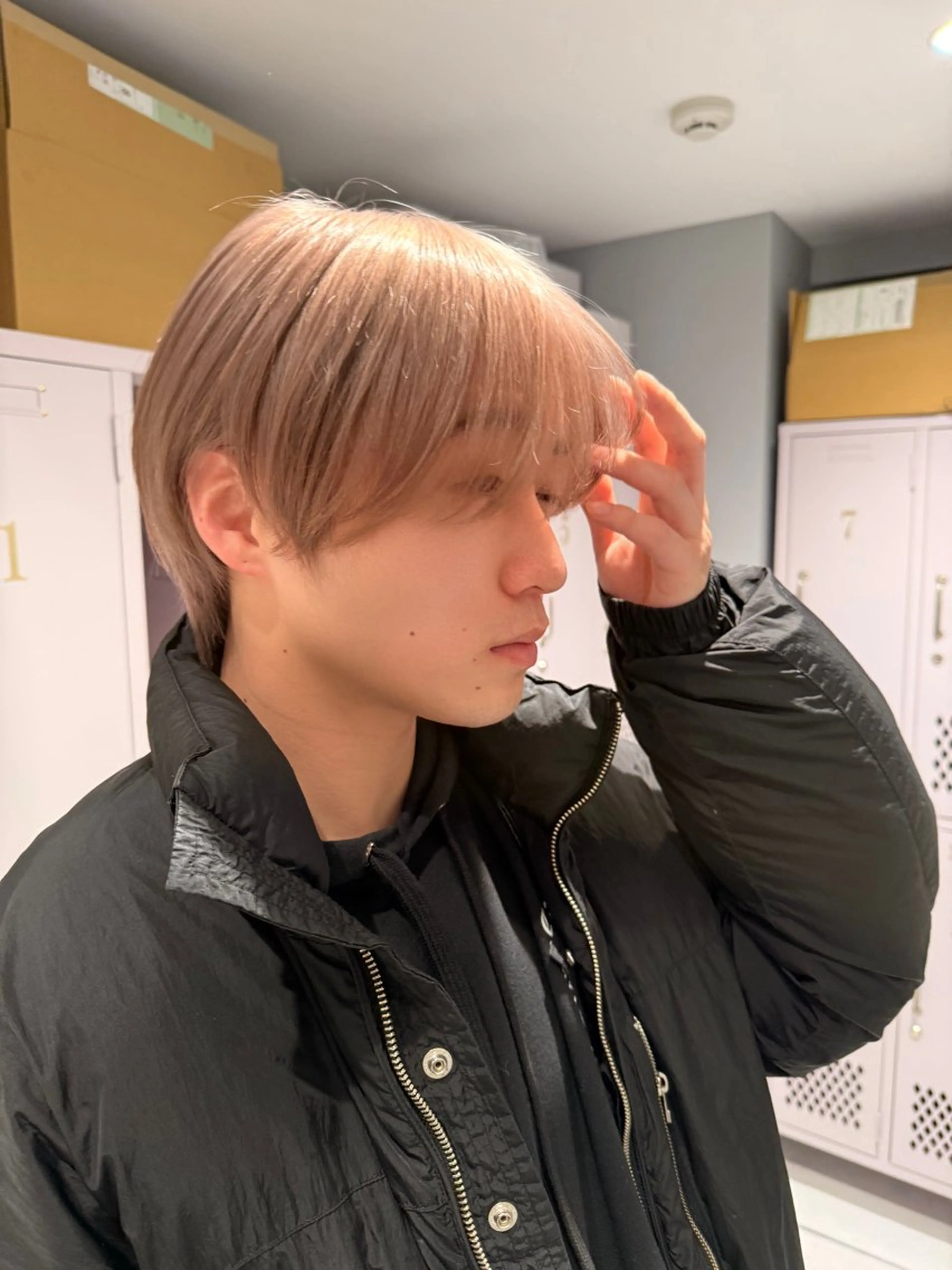 ショート カラー メンズ カット ヘアカラー トリートメント ハイトーンレイヤー 顔まわりSOTAのヘアスタイル