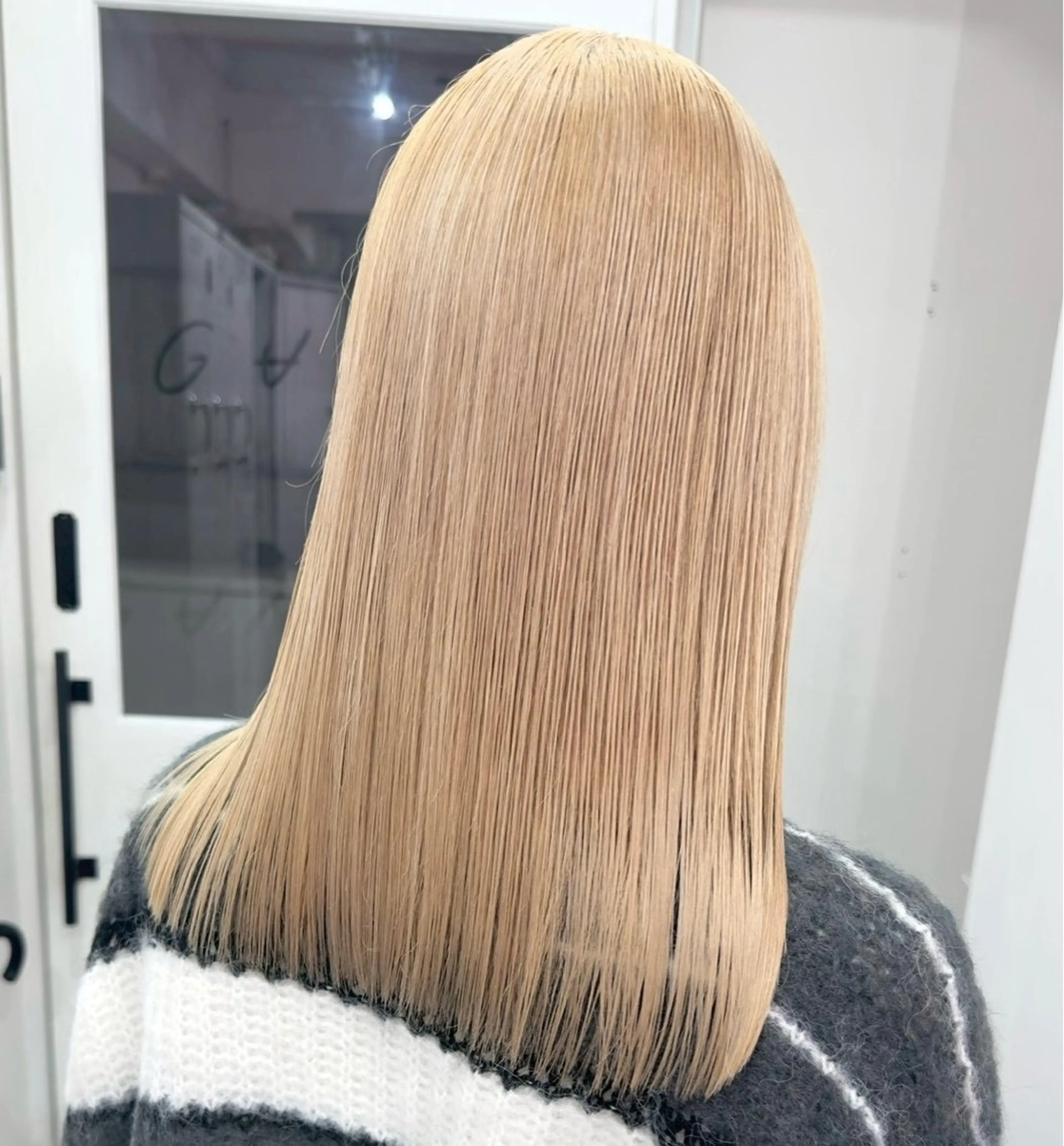 セミロング カット ヘアカラー 💖saki ケアブリーチ💖のヘアスタイル