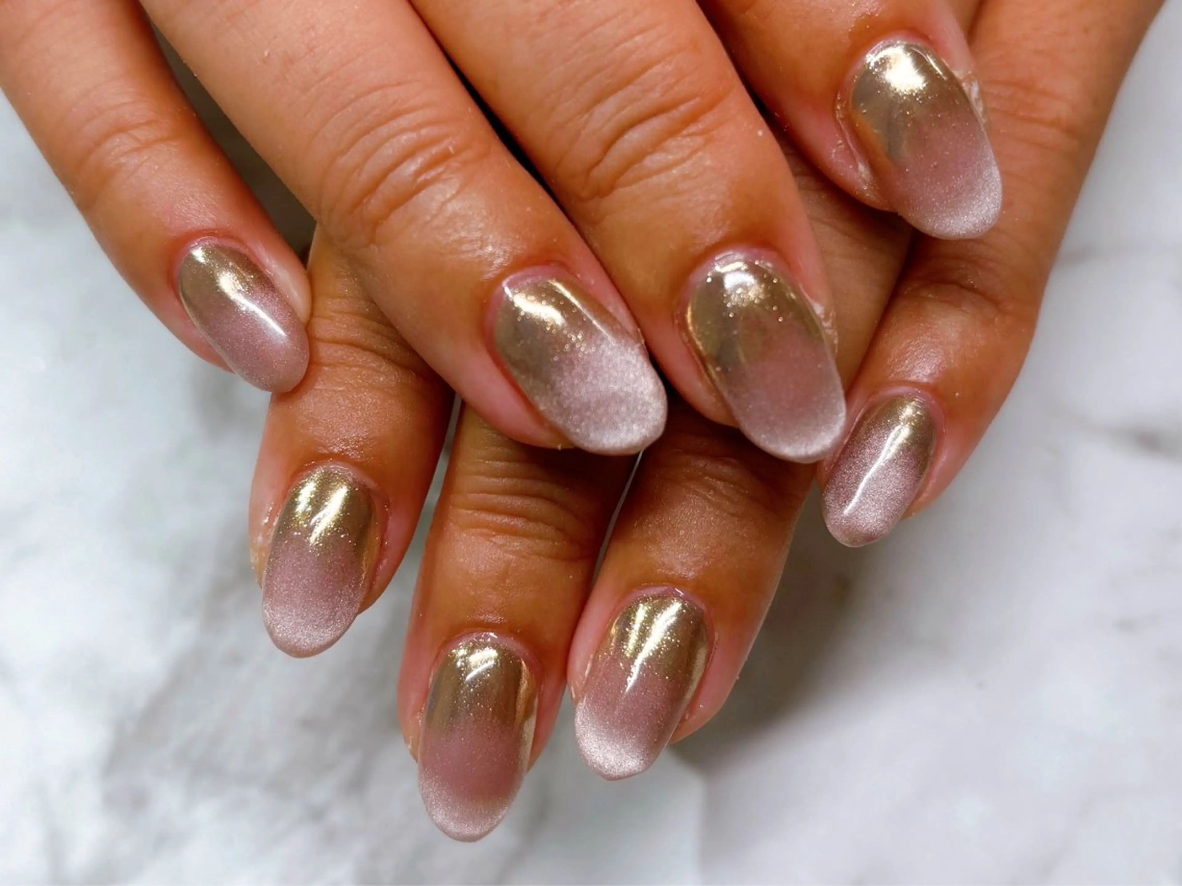 ネイル グラデーション キラキラネイル マグネットネイル ミラーネイル ハンドネイル Lani🌈Nail Konatsuのネイルデザイン