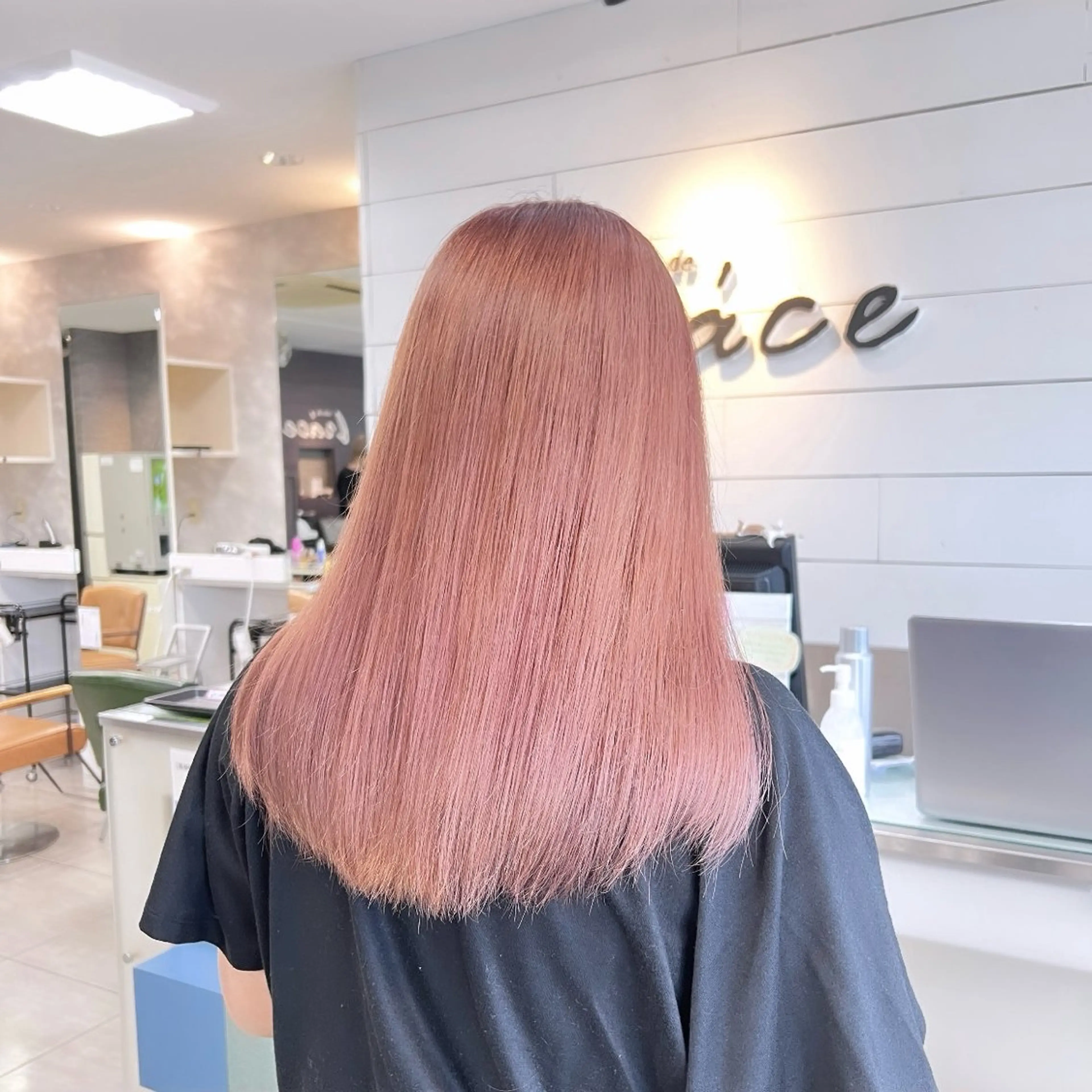ロング カラー three若林 那津のヘアスタイル