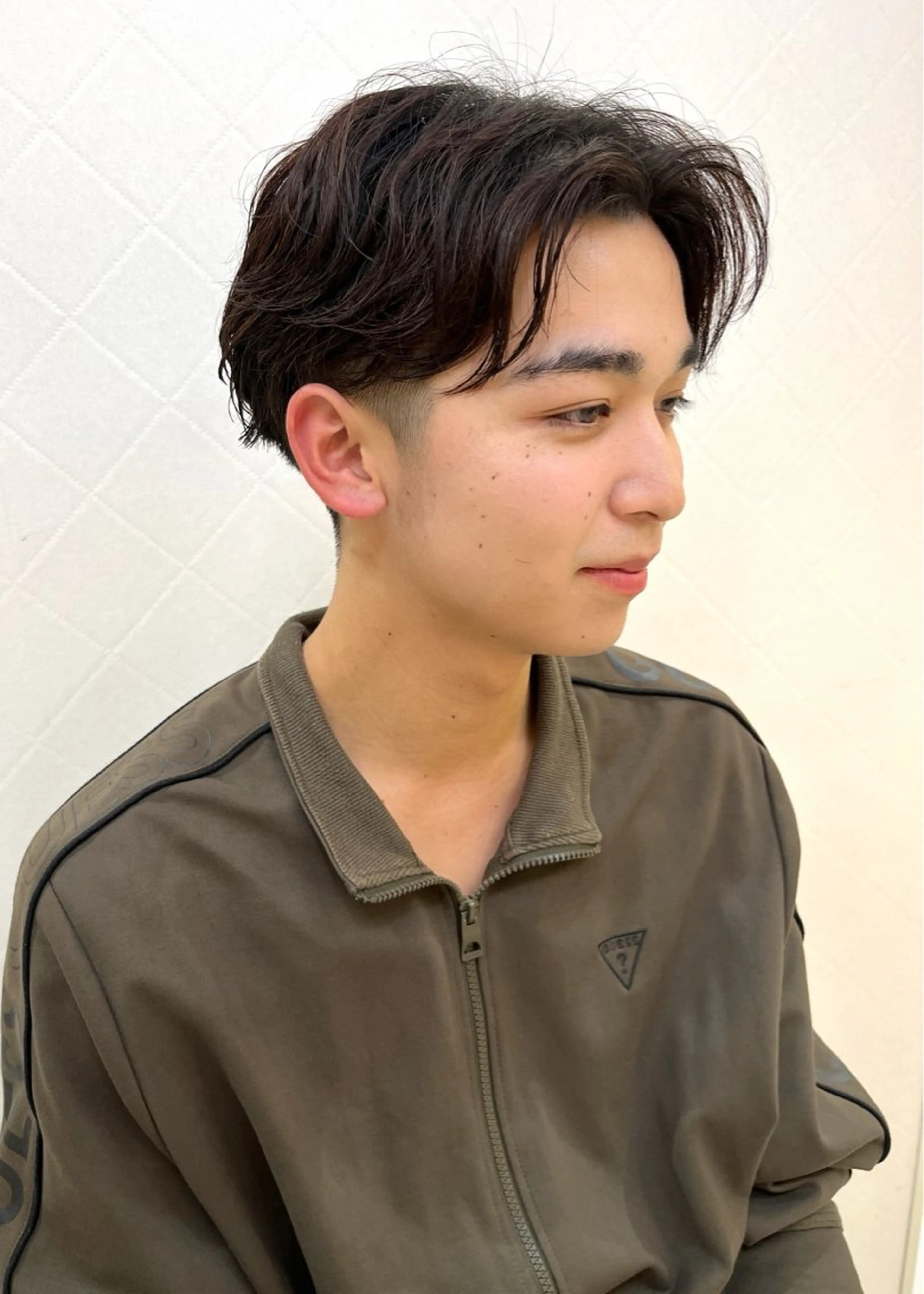 ショート パーマ メンズ センターパート マッシュ メンズパーマ メンズショート ショートヘア 顔周りレイヤー／ 似合わせ／古津遼平のヘアスタイル