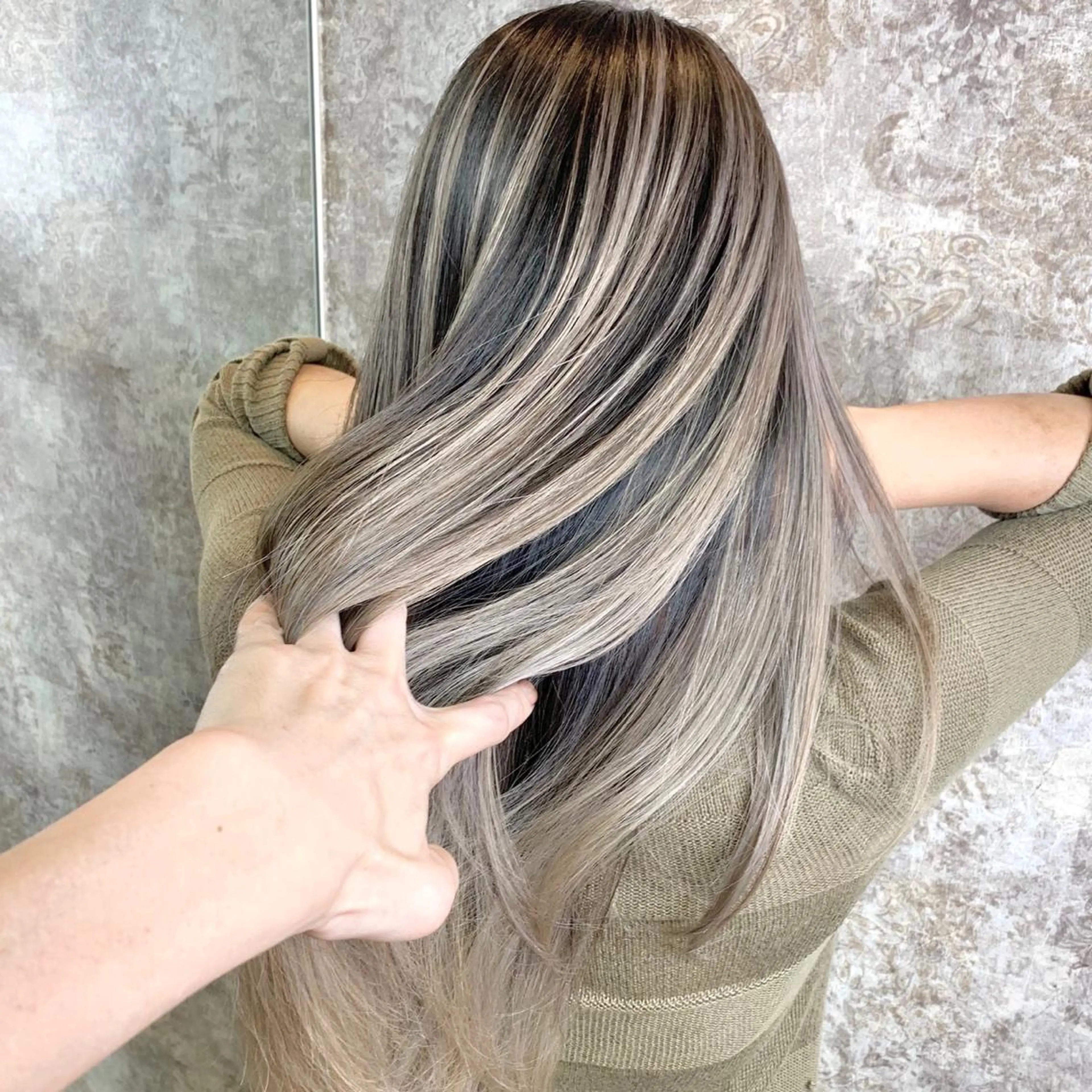 セミロング カラー GATE.所属・GATE. staffのヘアスタイル