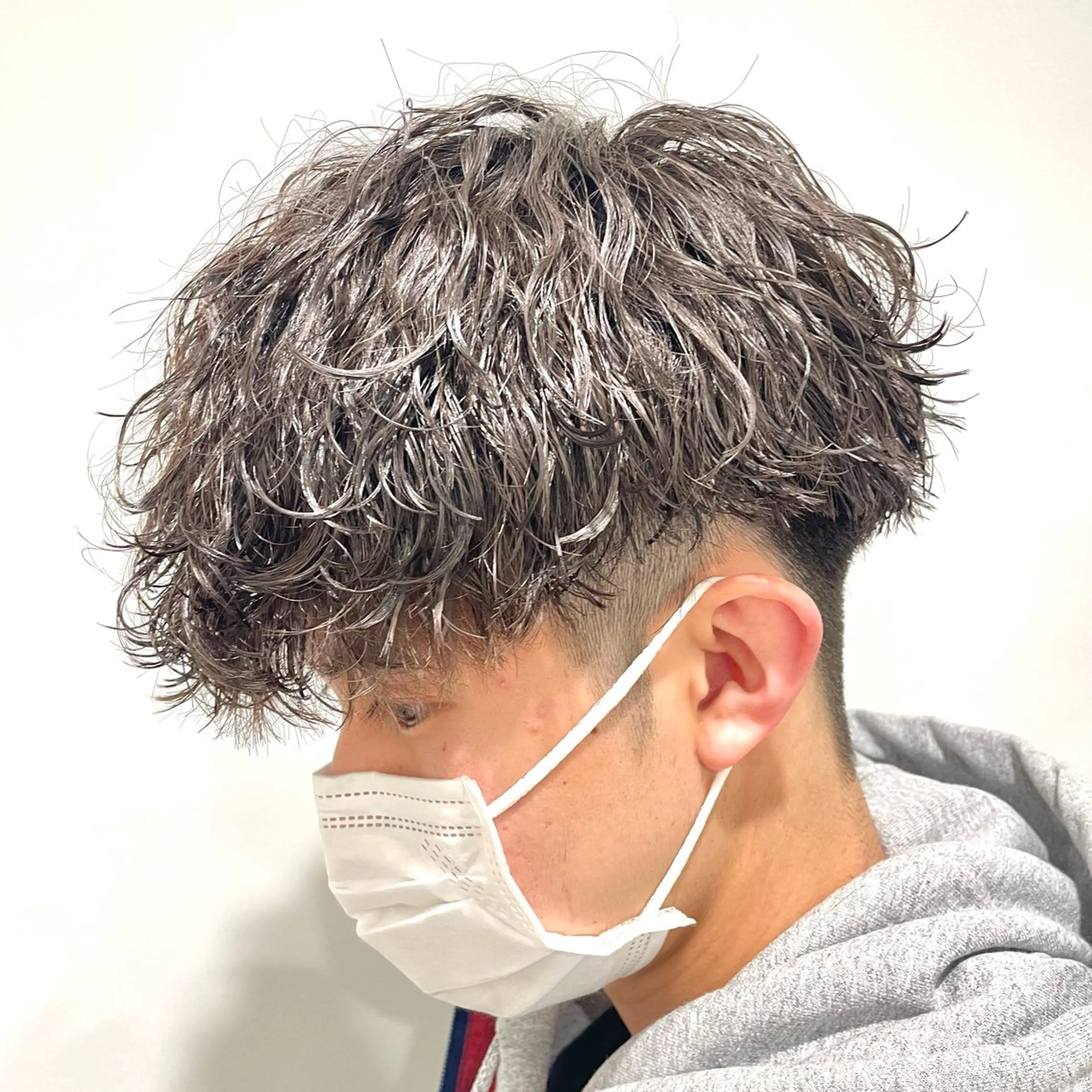 ショート パーマ ヘアアレンジ メンズ マッシュ メンズパーマ 波巻きパーマ 顔まわりカット の達人のヘアスタイル