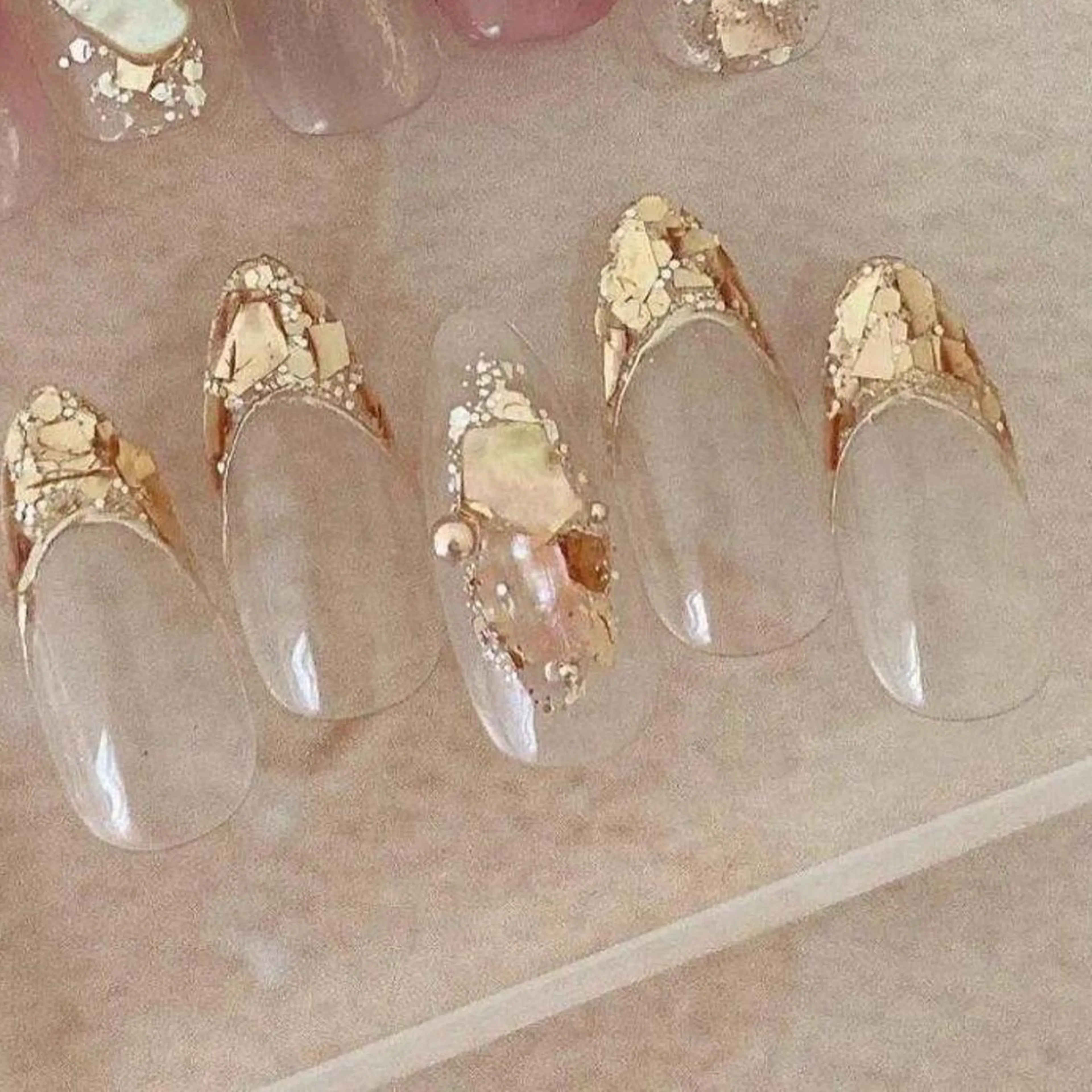 ネイル フレンチネイル ガラスフレンチ TOUTOU所属・TOUTOU. Yuriのネイルデザイン