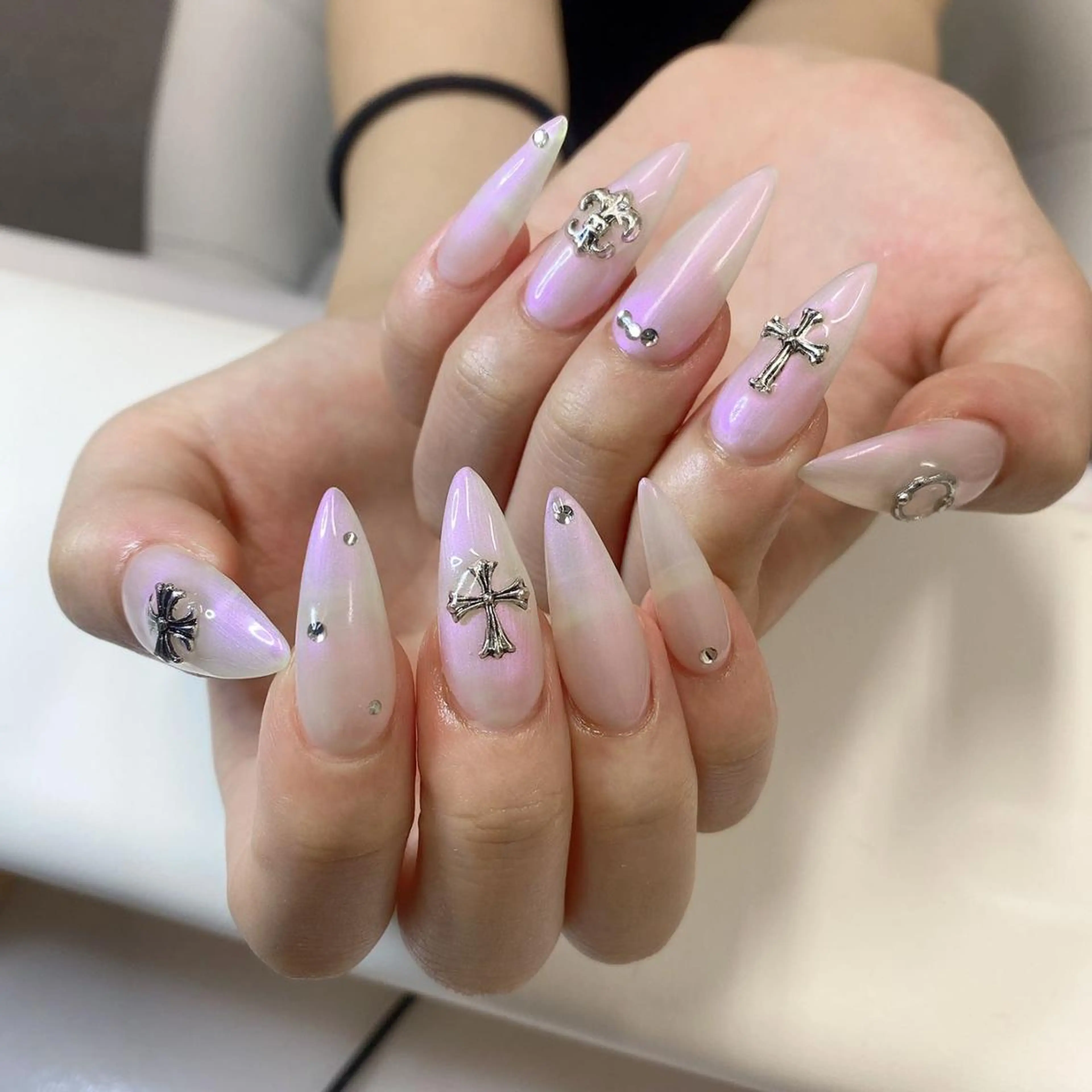 ネイル アートネイル 長さ出し ネイルチップ Queens ゲンのネイルデザイン