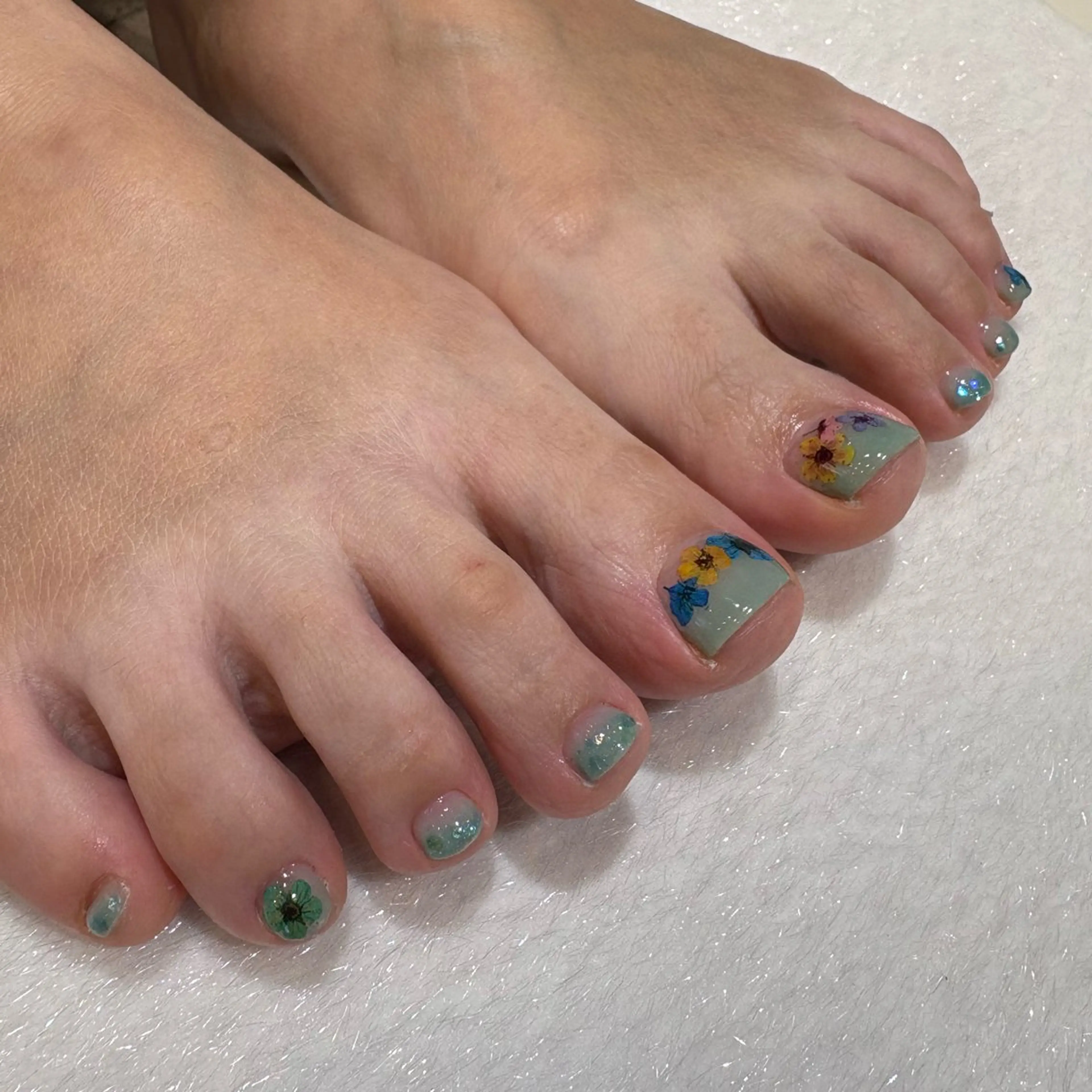 ネイル フラッシュネイル フットネイル フレンチネイル ジェルネイル グラデーション Feluce. eyelash&nail【フェルーチェ】所属・nail mahoのネイルデザイン