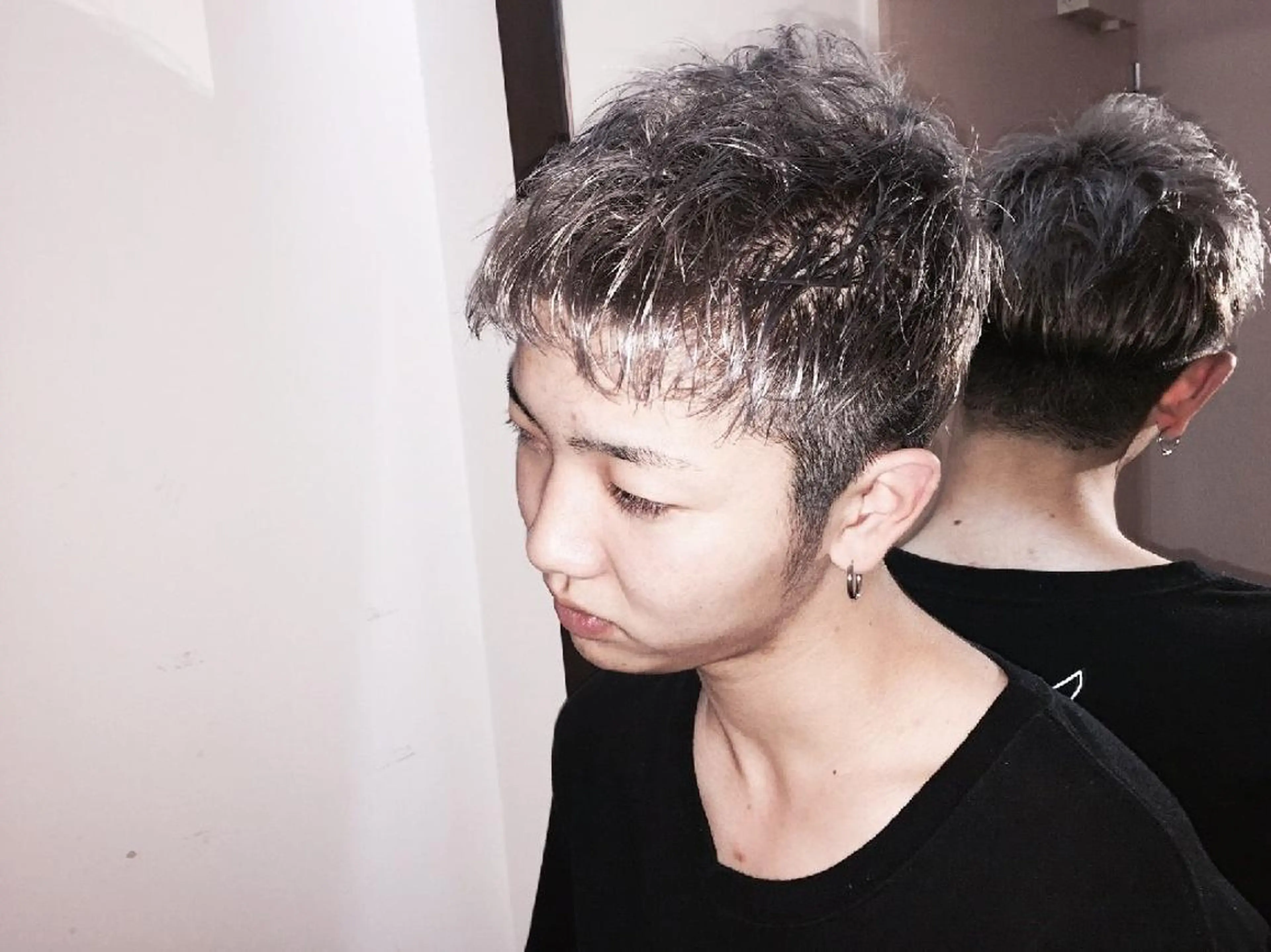 ショート カラー メンズ メンズブリーチ メンズハイトーン ブリーチ ハイトーンカラー シルバー 【メンズ専門】 田口雄也のヘアスタイル