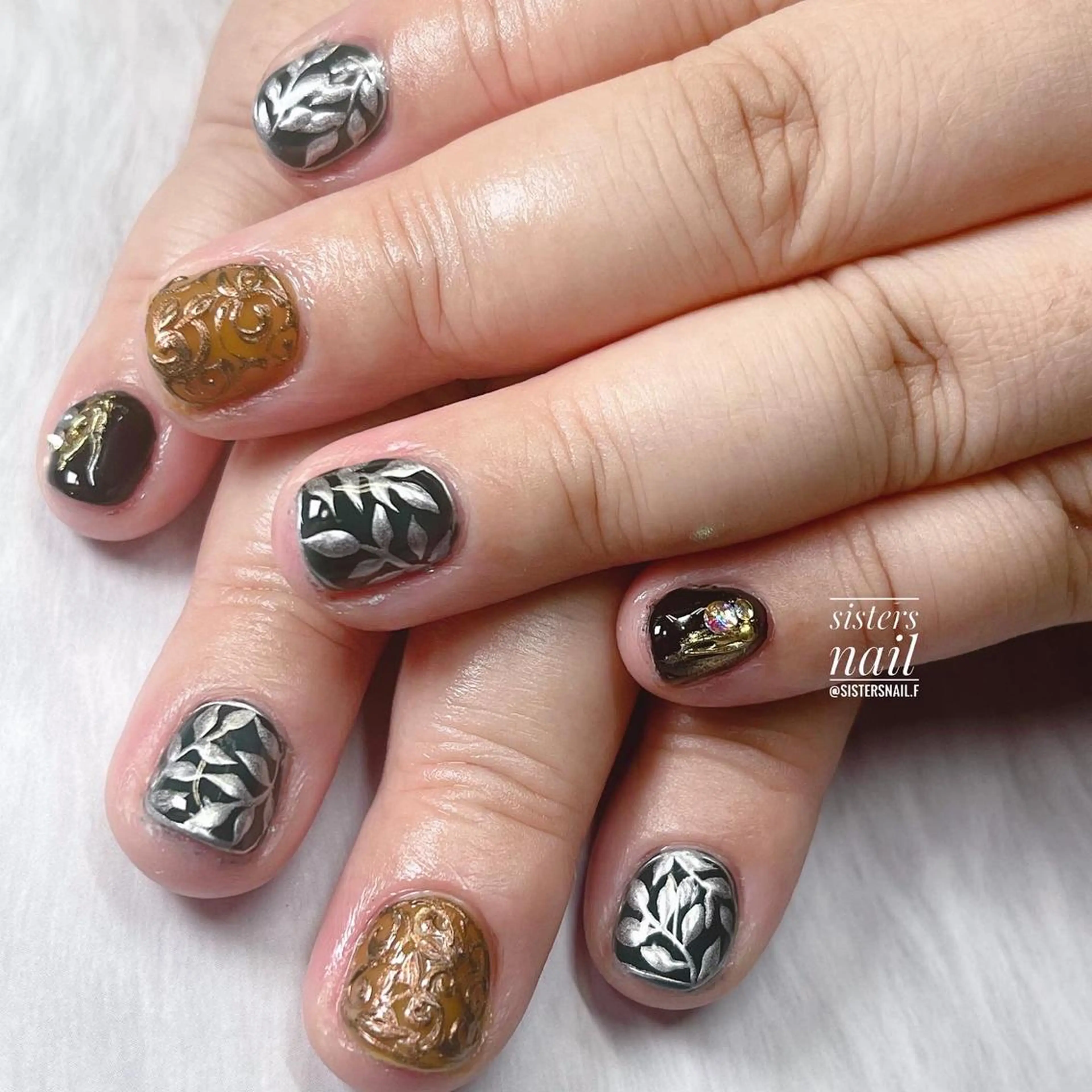 ネイル アートネイル グリーン ニュアンスネイル 冬ネイル sisters nail.fのネイルデザイン