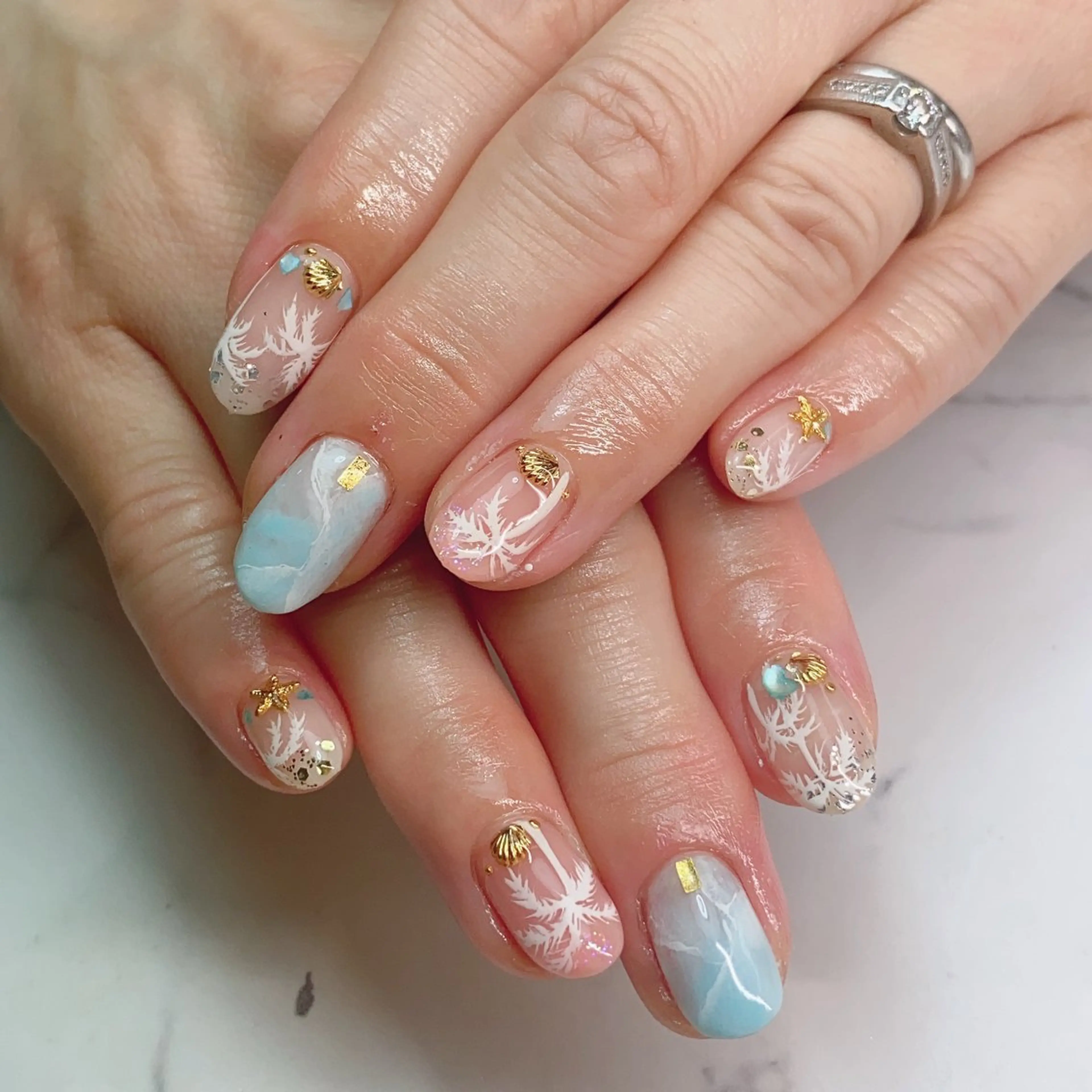 ネイル 持ち込み 石原 夕華のネイルデザイン