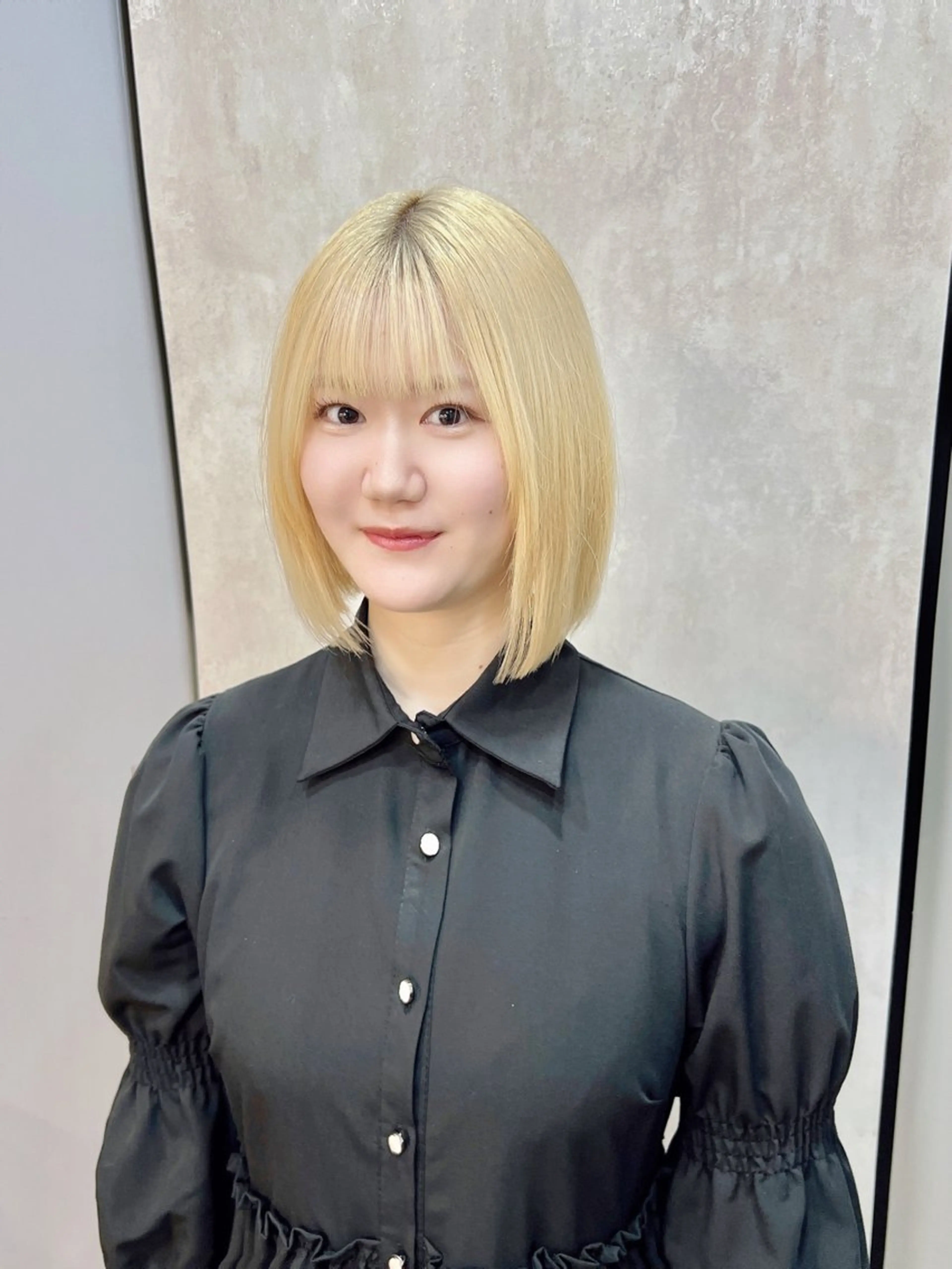 ショート ハイトーン/レイヤー カット岩田健斗/新宿のヘアスタイル