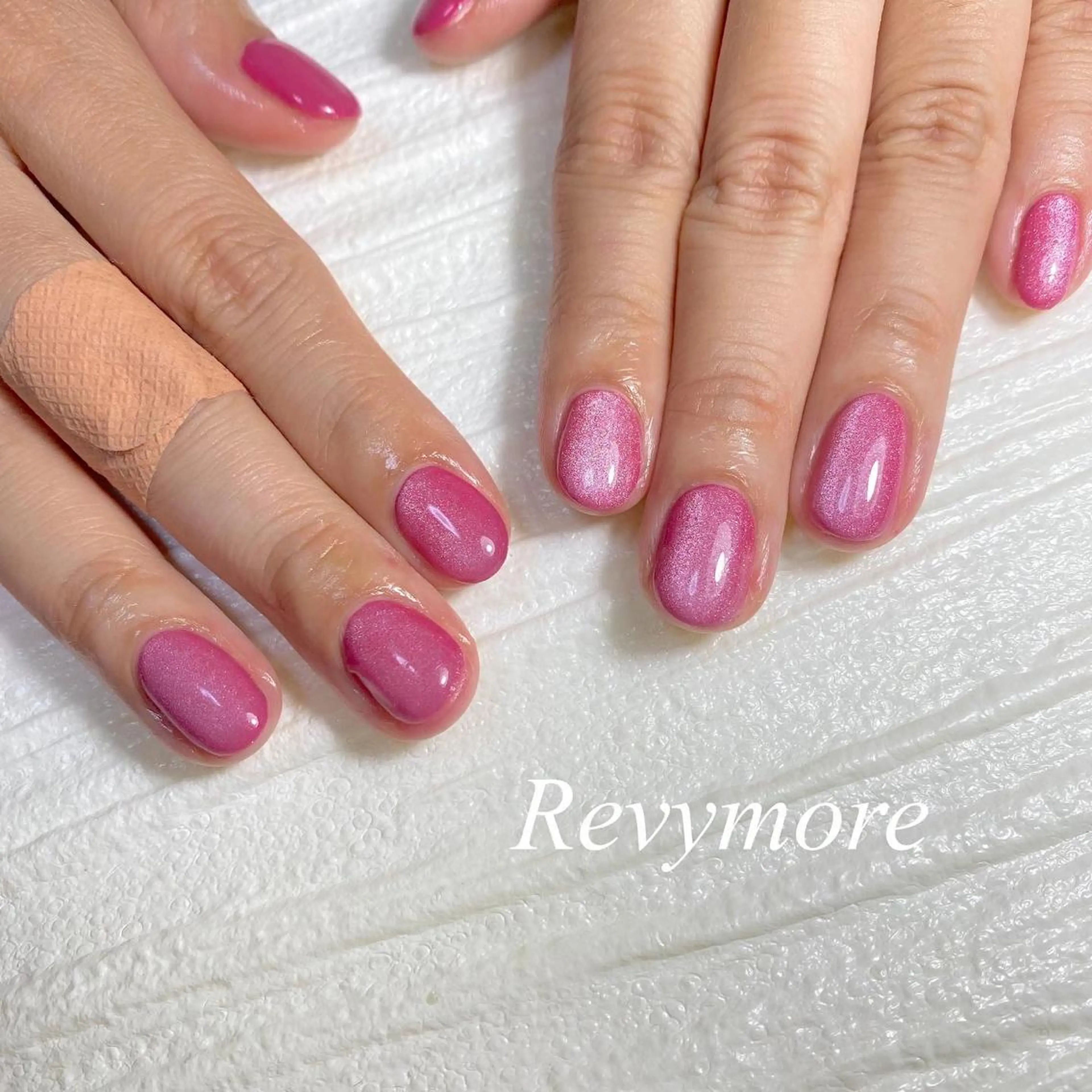 ショート ネイル 韓国風ヘア ジェルネイル キラキラネイル 韓国ネイル マグネットネイル nail salon Revymore所属・nail salon Revymoreのネイルデザイン