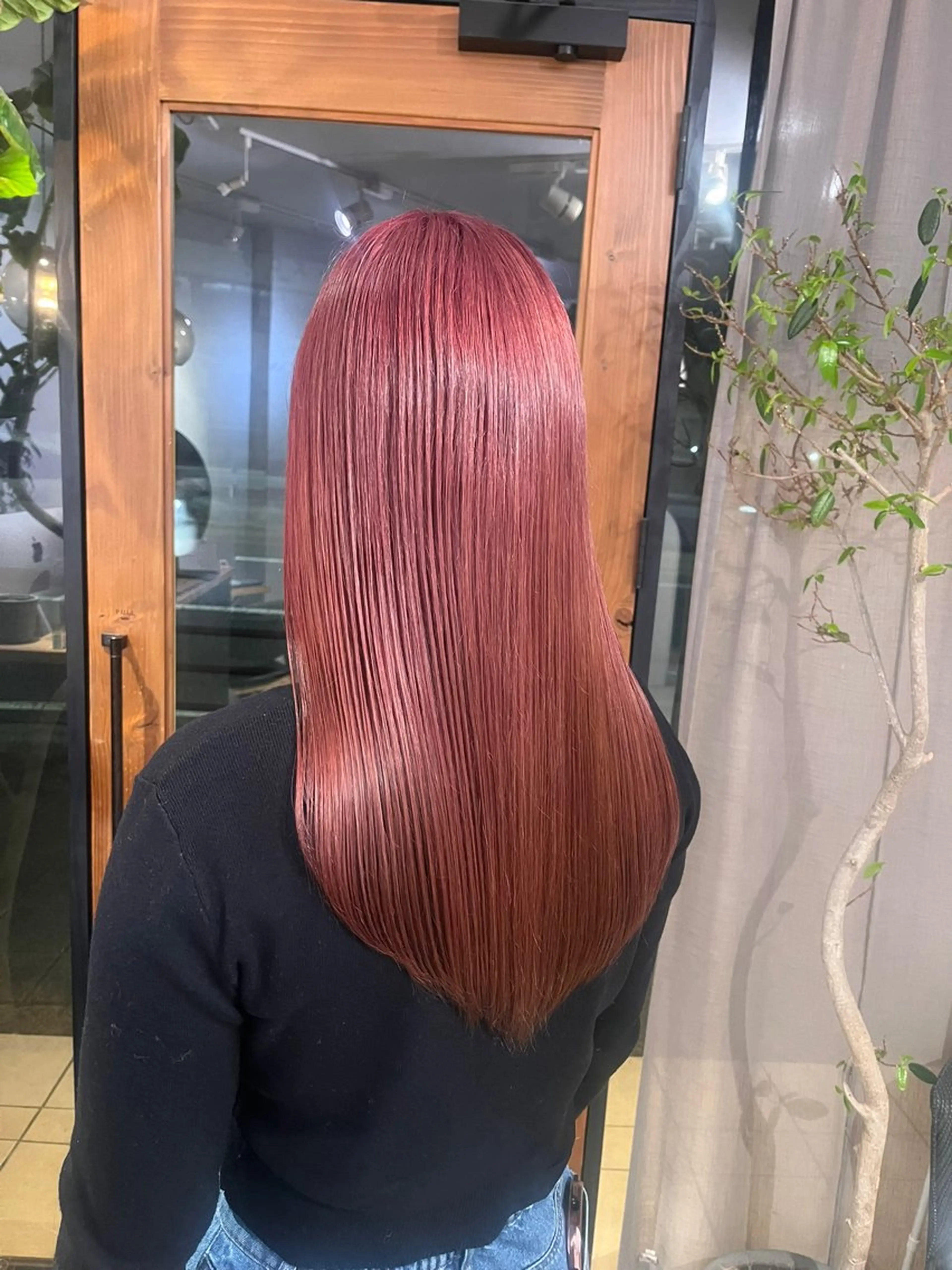 ロング カラー カシス ピンクカラー ヘアカラー 友 美海のヘアスタイル