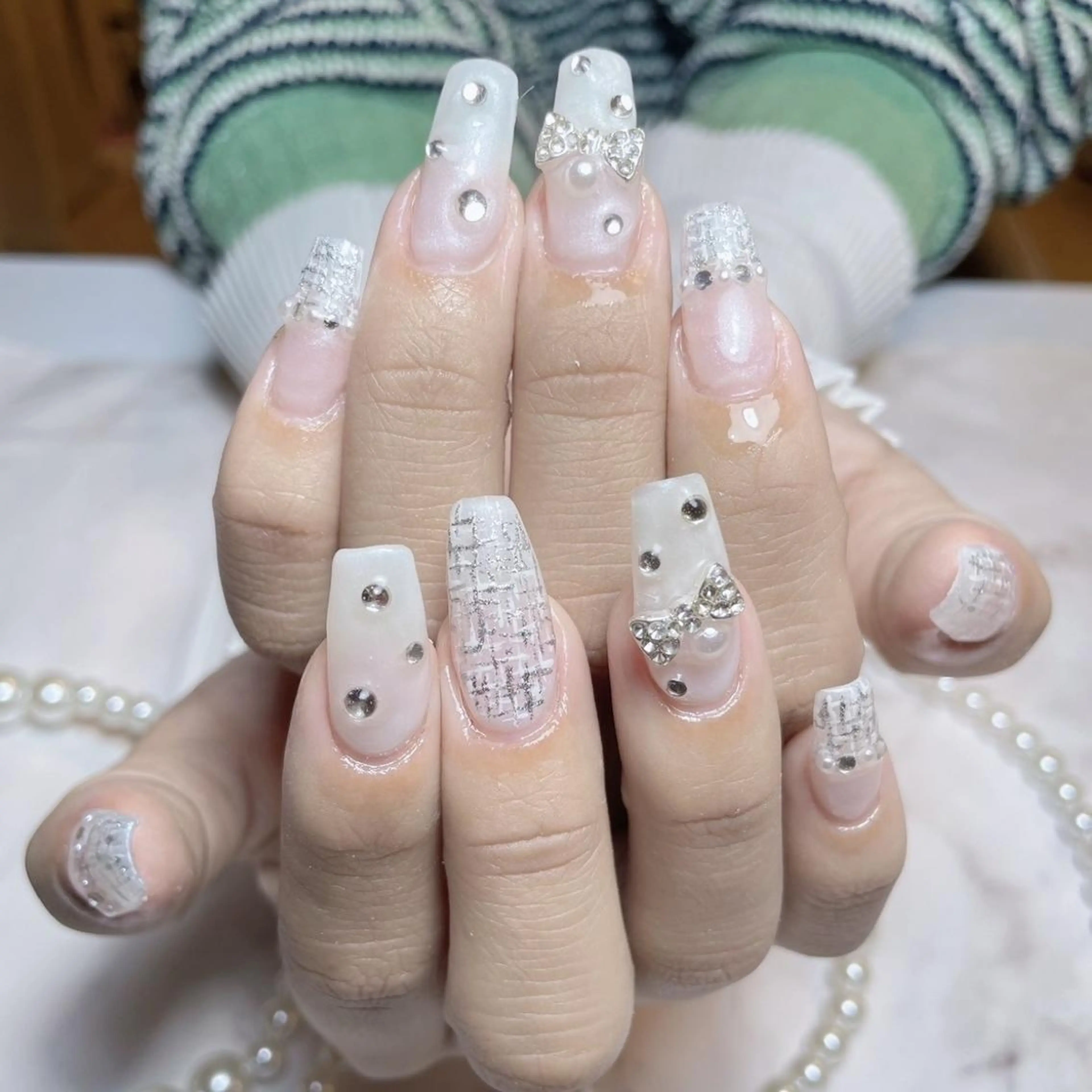 ネイル RAFFINE 月🦋🩵のネイルデザイン