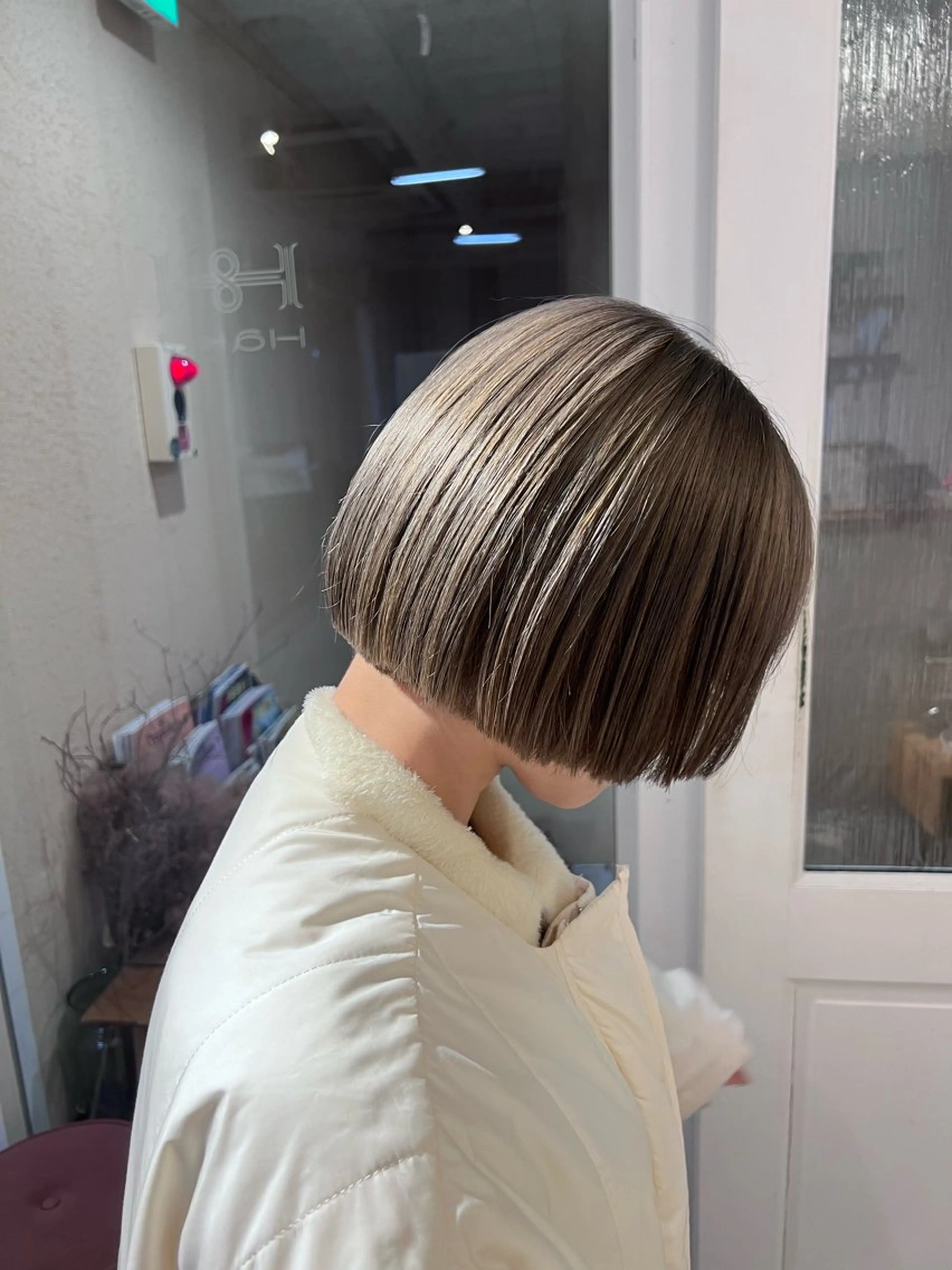 ショート カラー ベージュカラー 透明感カラー ハイトーンカラー オリーブベージュ ボブ カット rina/似合わせ/ 艶髪カラー/髪質改善のヘアスタイル