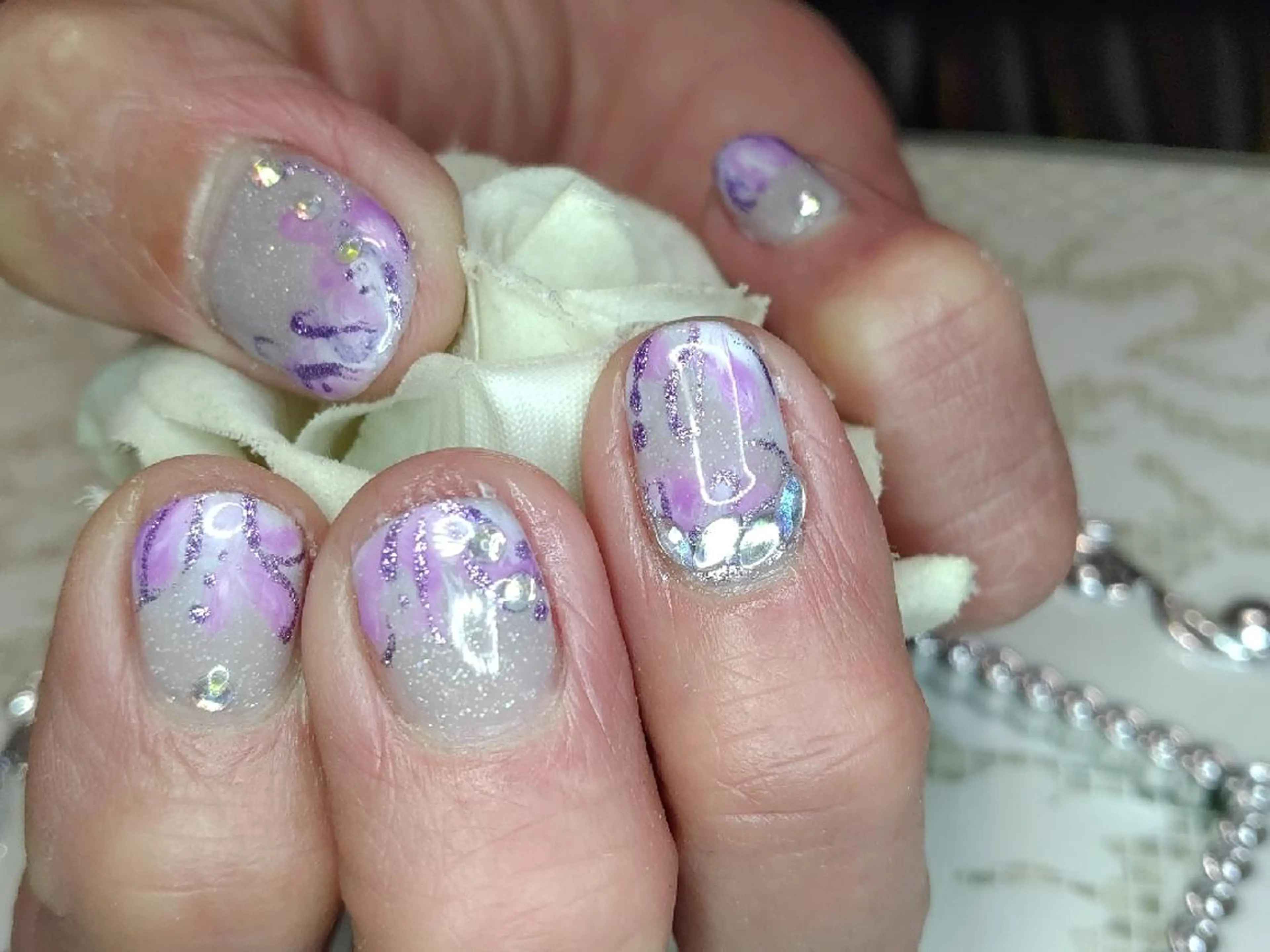 ネイル エステとネイル ローズコンフォートのネイルデザイン