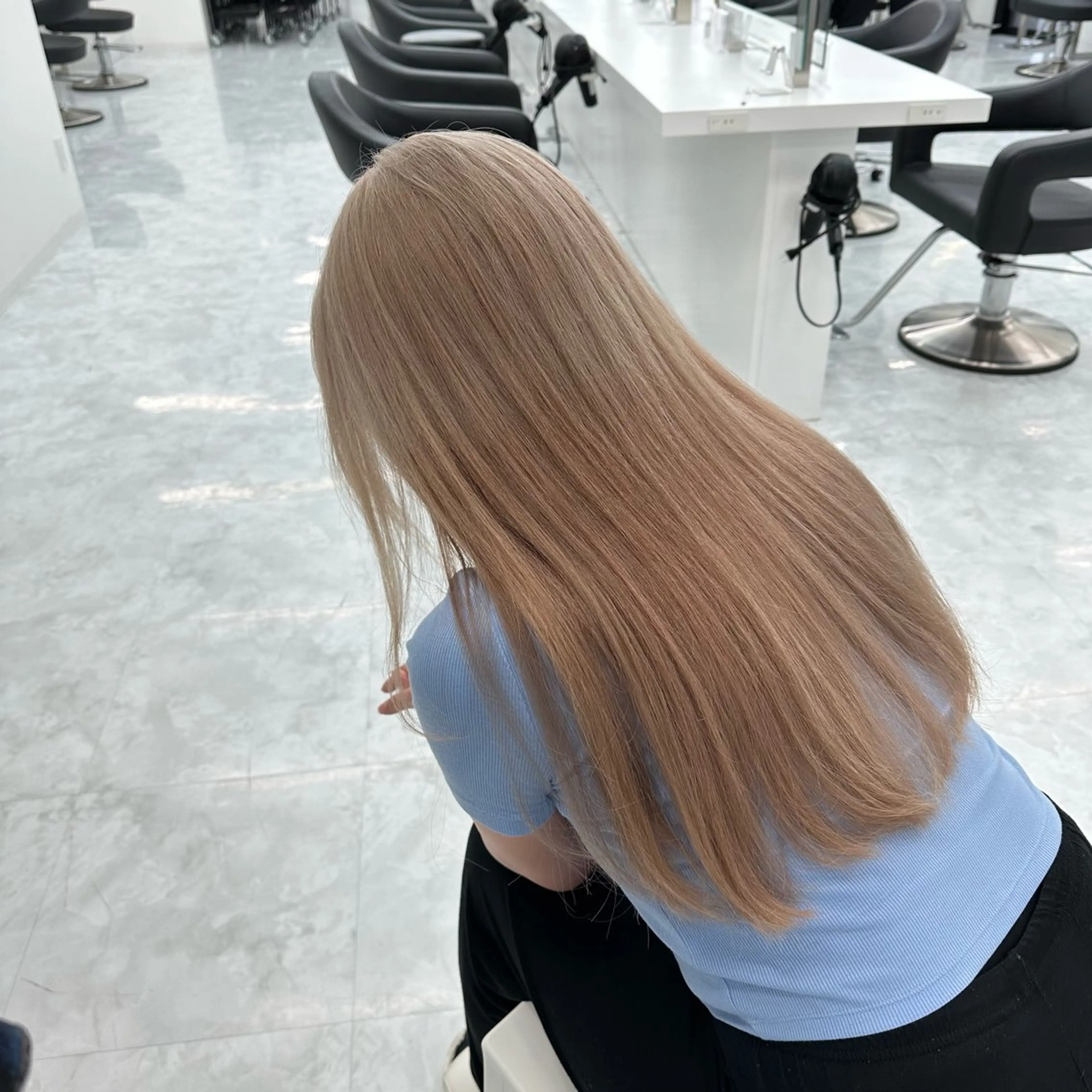 ロング カラー ヘアアレンジ 艶髪ハイトーン🫧 Kurehaのヘアスタイル