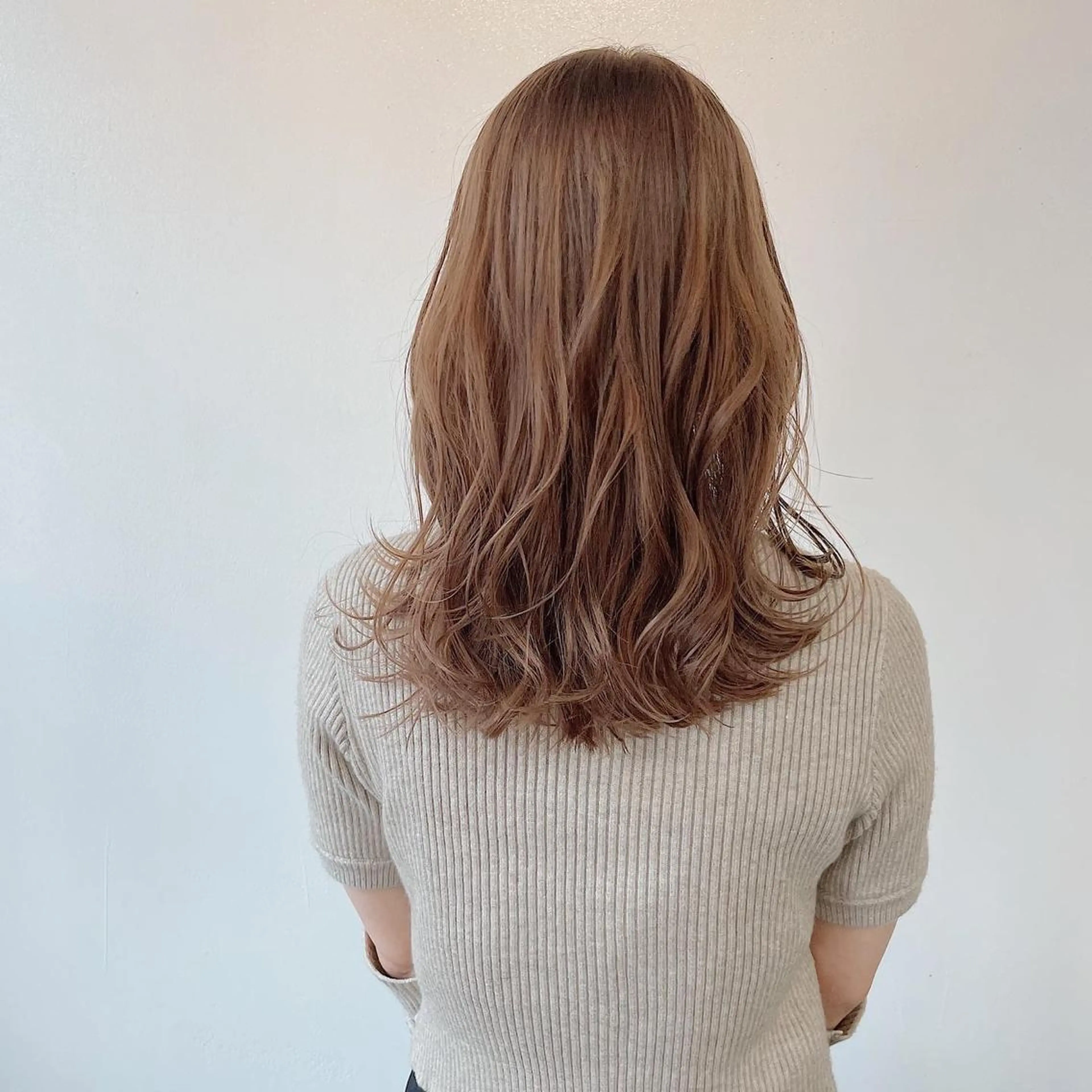 セミロング カラー ベージュカラー ブリーチ 透明感カラー ヘアカラー トリートメント h a k u 大倉 卓人のヘアスタイル