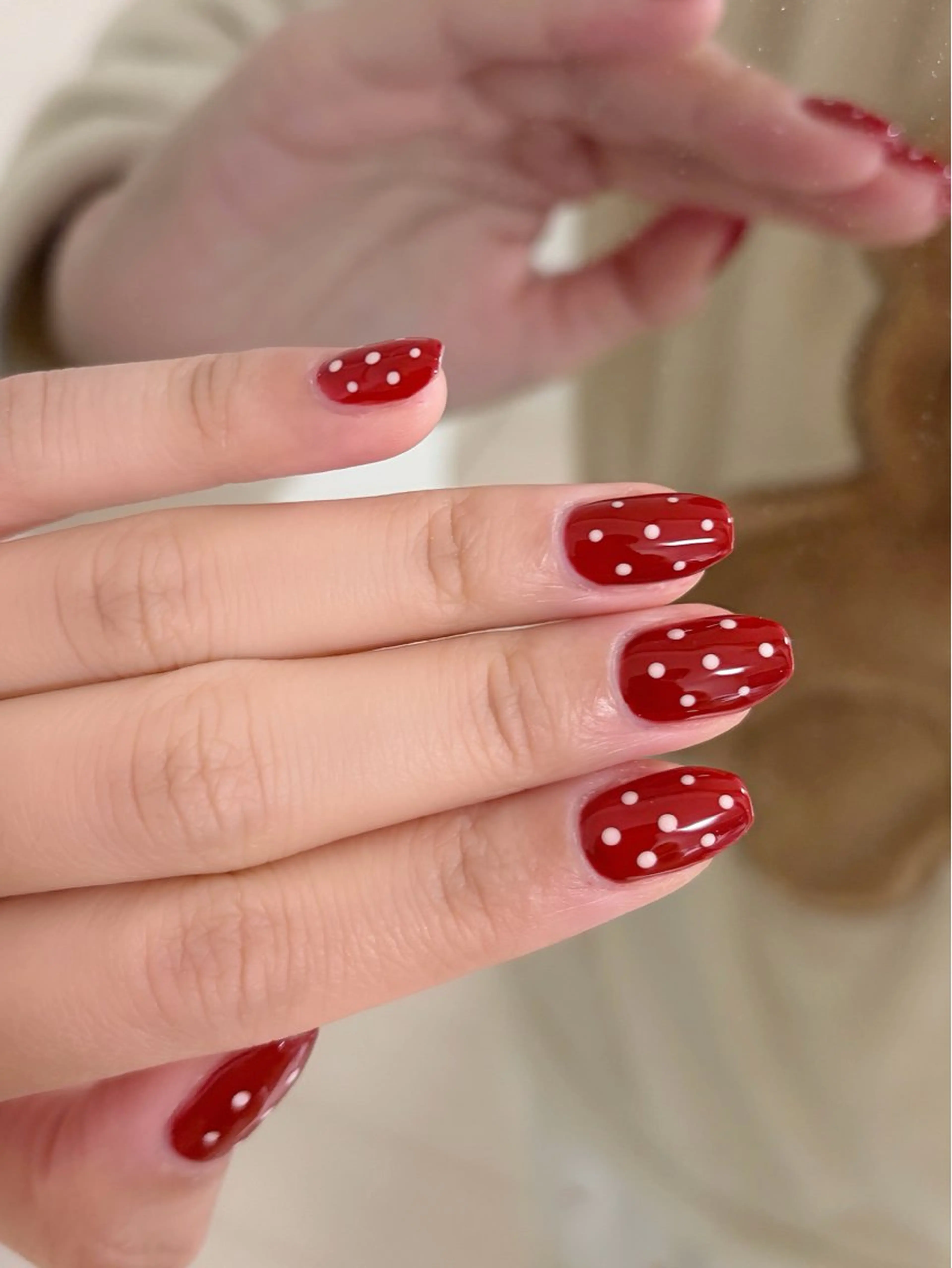 ネイル ドット ガーリー 赤色 ワンホンネイル ハンドネイル haku mioのネイルデザイン